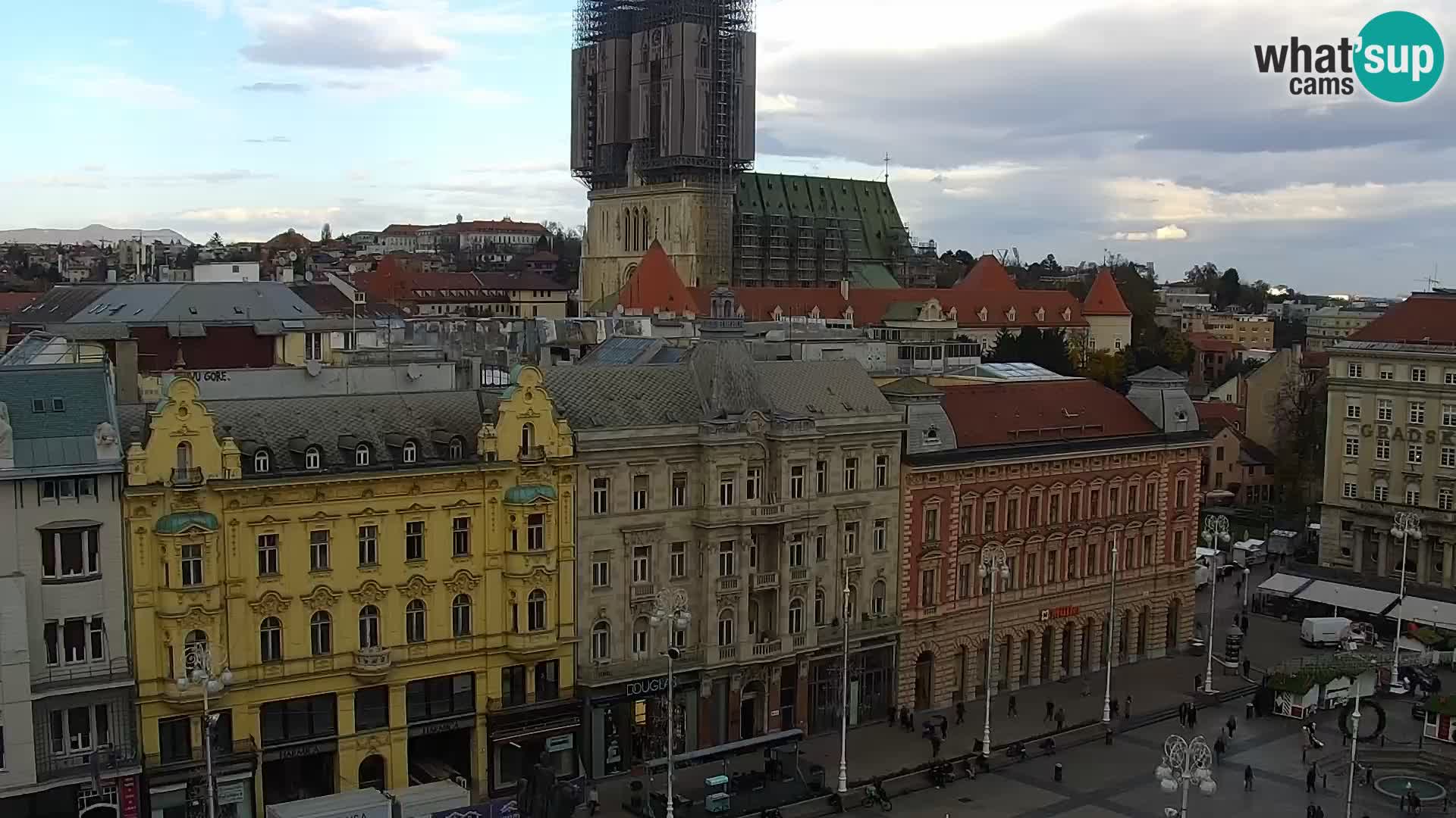 Trg Bana Jelačića web kamera Zagreb – Hotel Dubrovnik