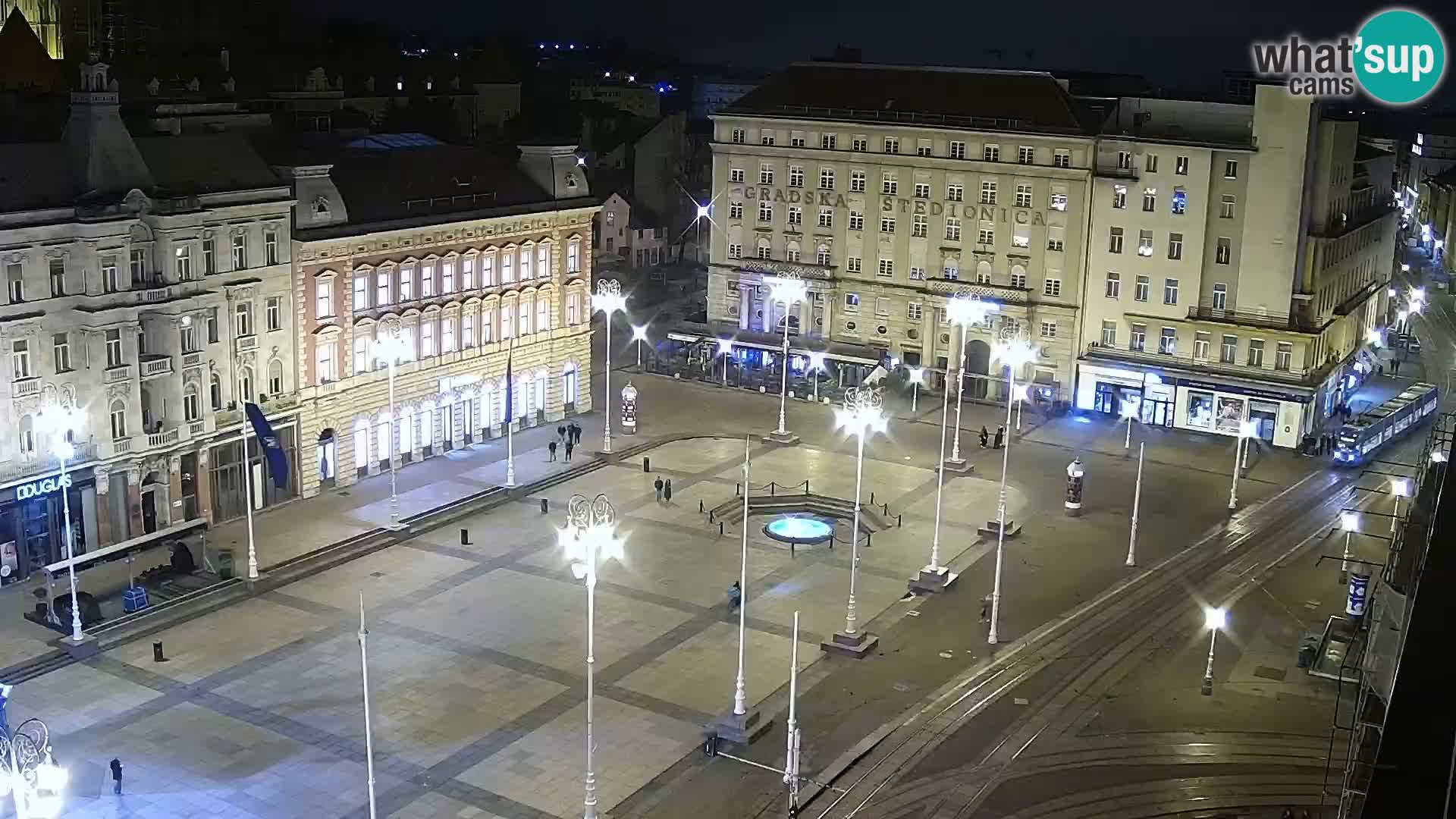 Trg Bana Jelačića v živo Zagreb – Hotel Dubrovnik