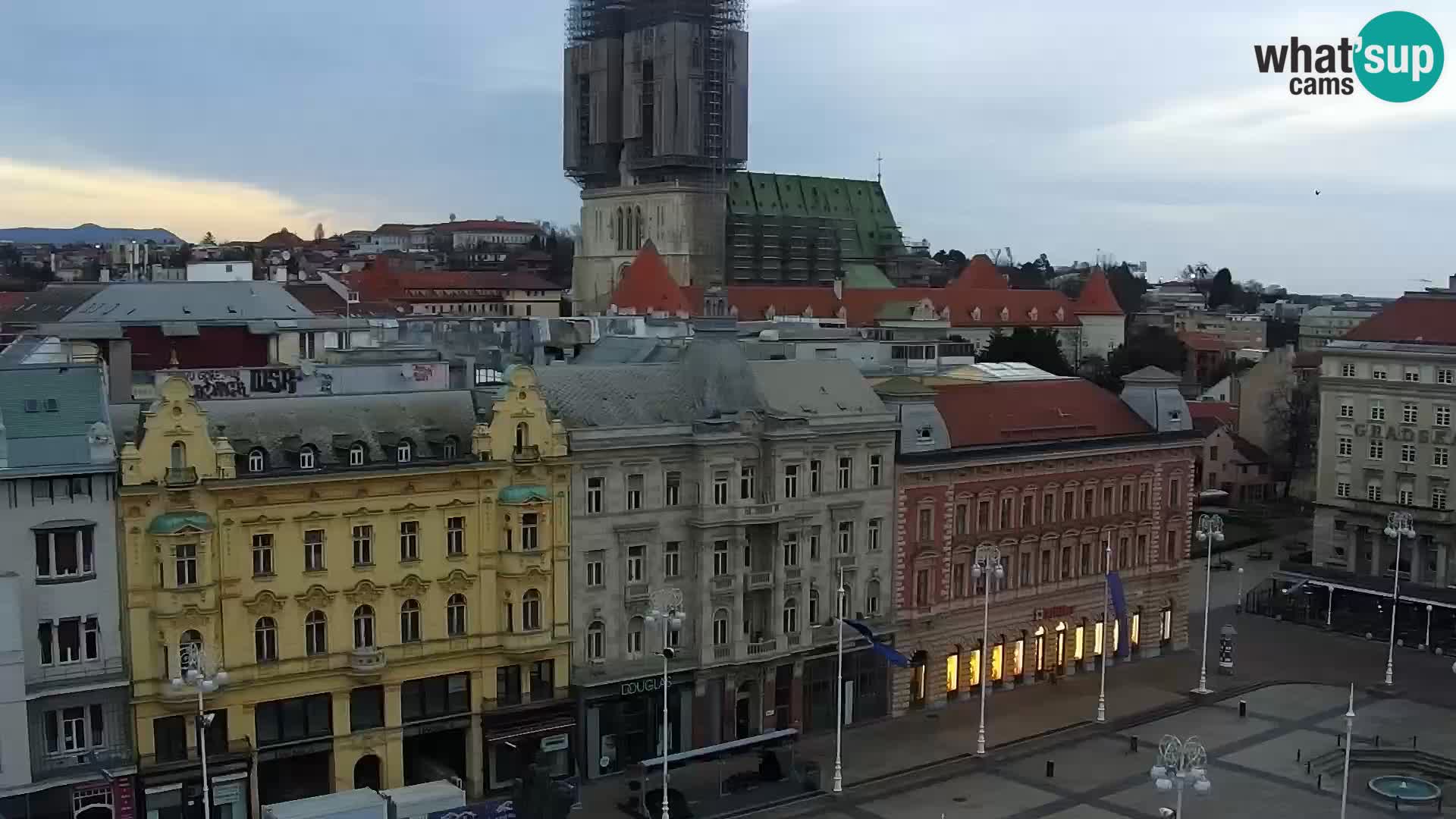 Trg Bana Jelačića web kamera Zagreb – Hotel Dubrovnik