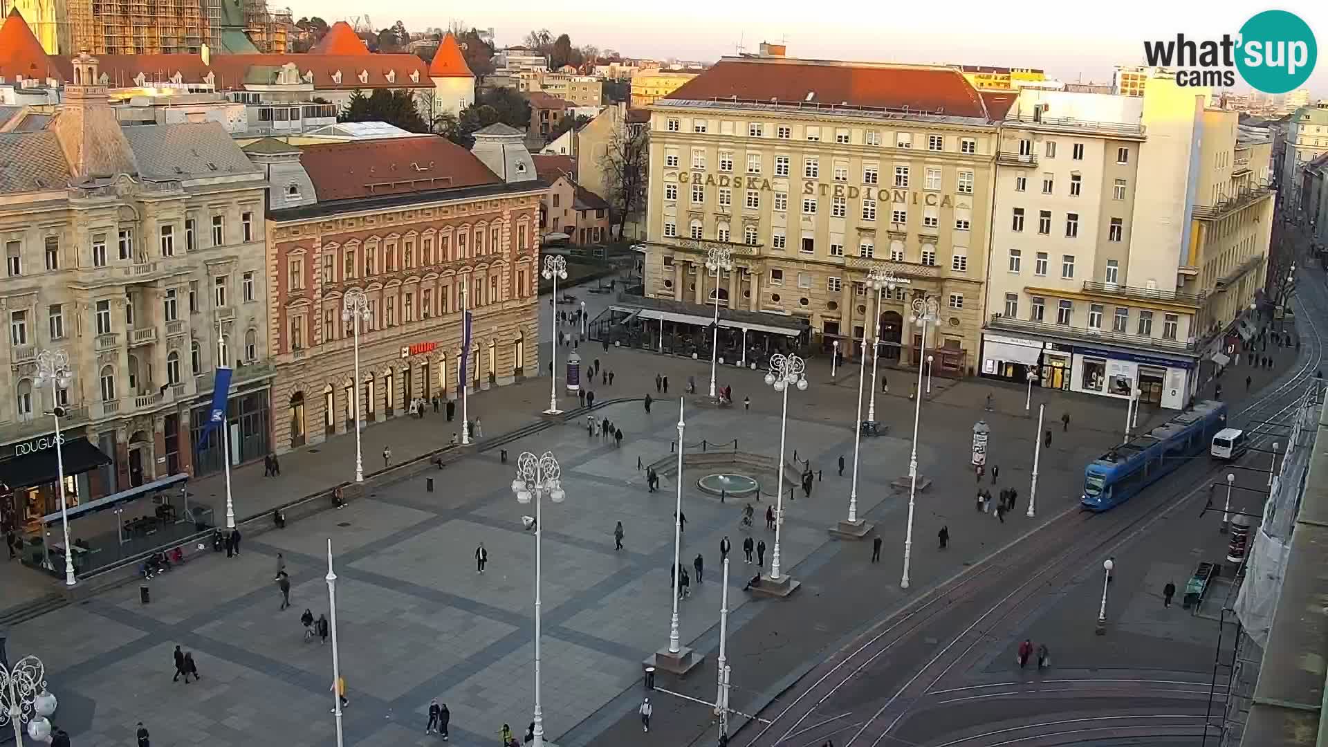 Trg Bana Jelačića v živo Zagreb – Hotel Dubrovnik