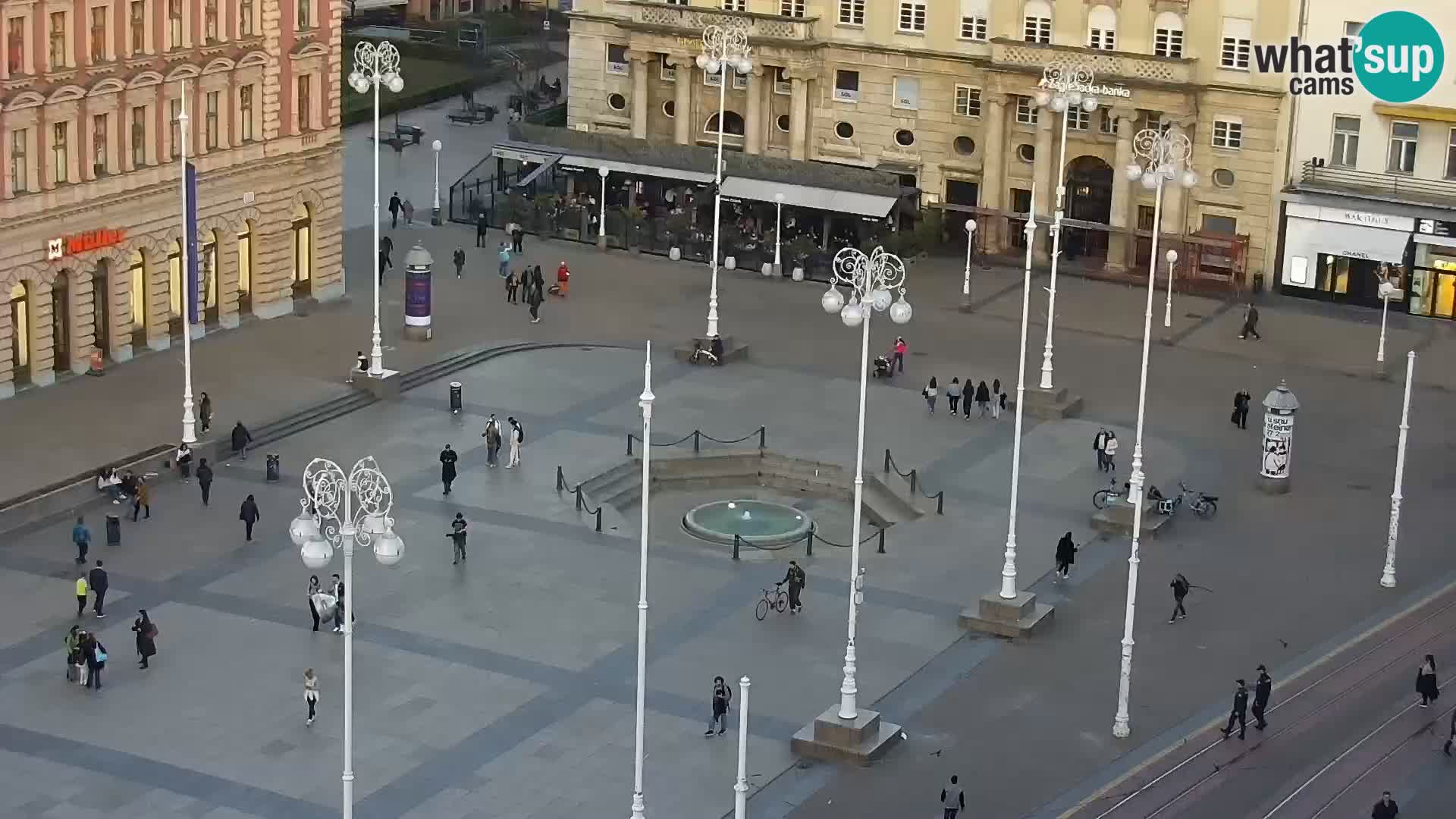 Trg Bana Jelačića v živo Zagreb – Hotel Dubrovnik