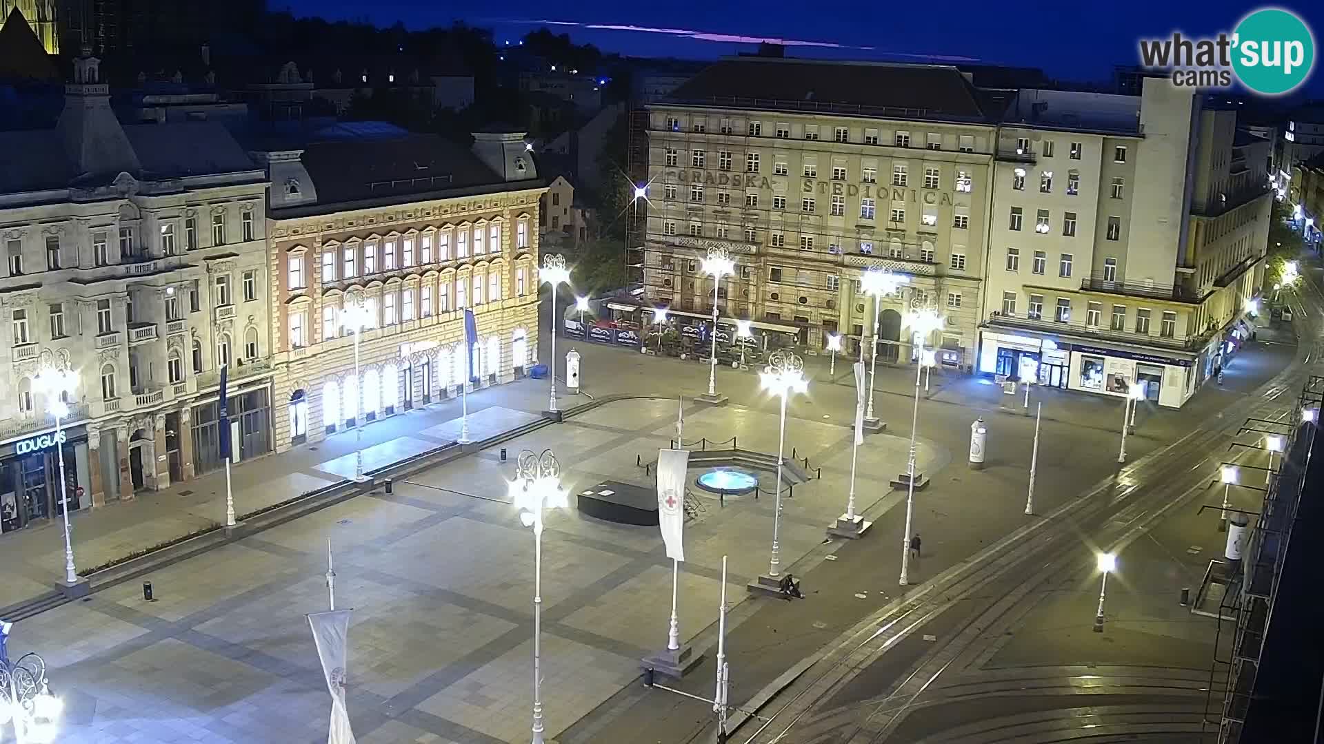 Trg Bana Jelačića v živo Zagreb – Hotel Dubrovnik