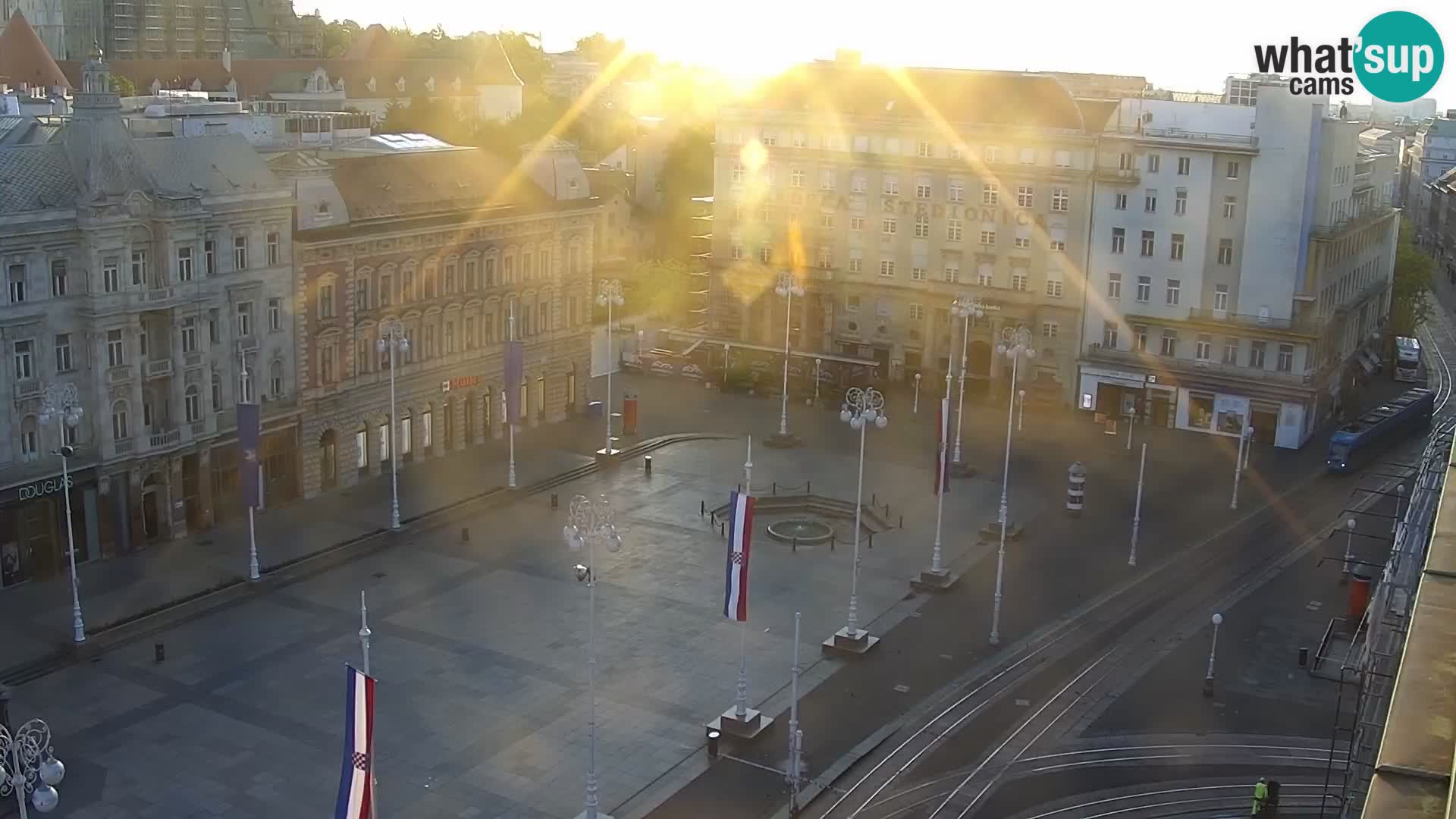 Trg Bana Jelačića web kamera Zagreb – Hotel Dubrovnik