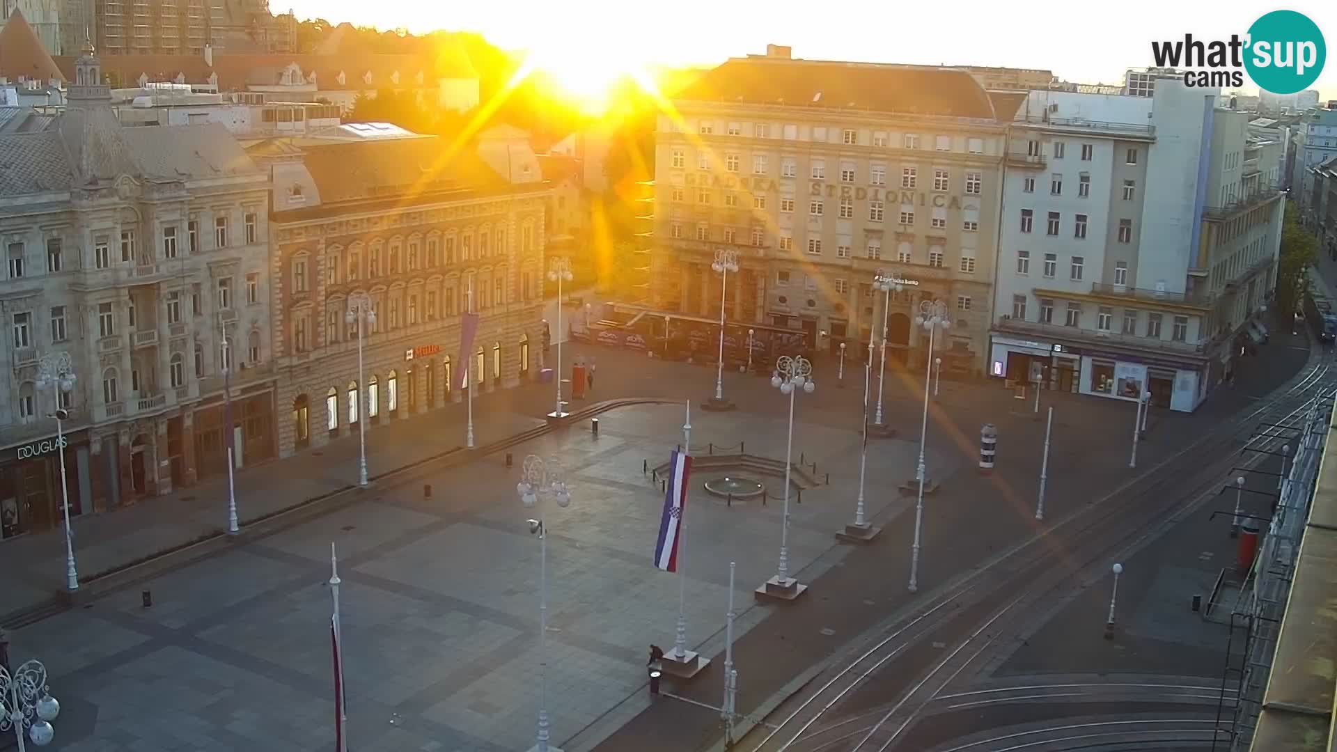 Trg Bana Jelačića v živo Zagreb – Hotel Dubrovnik