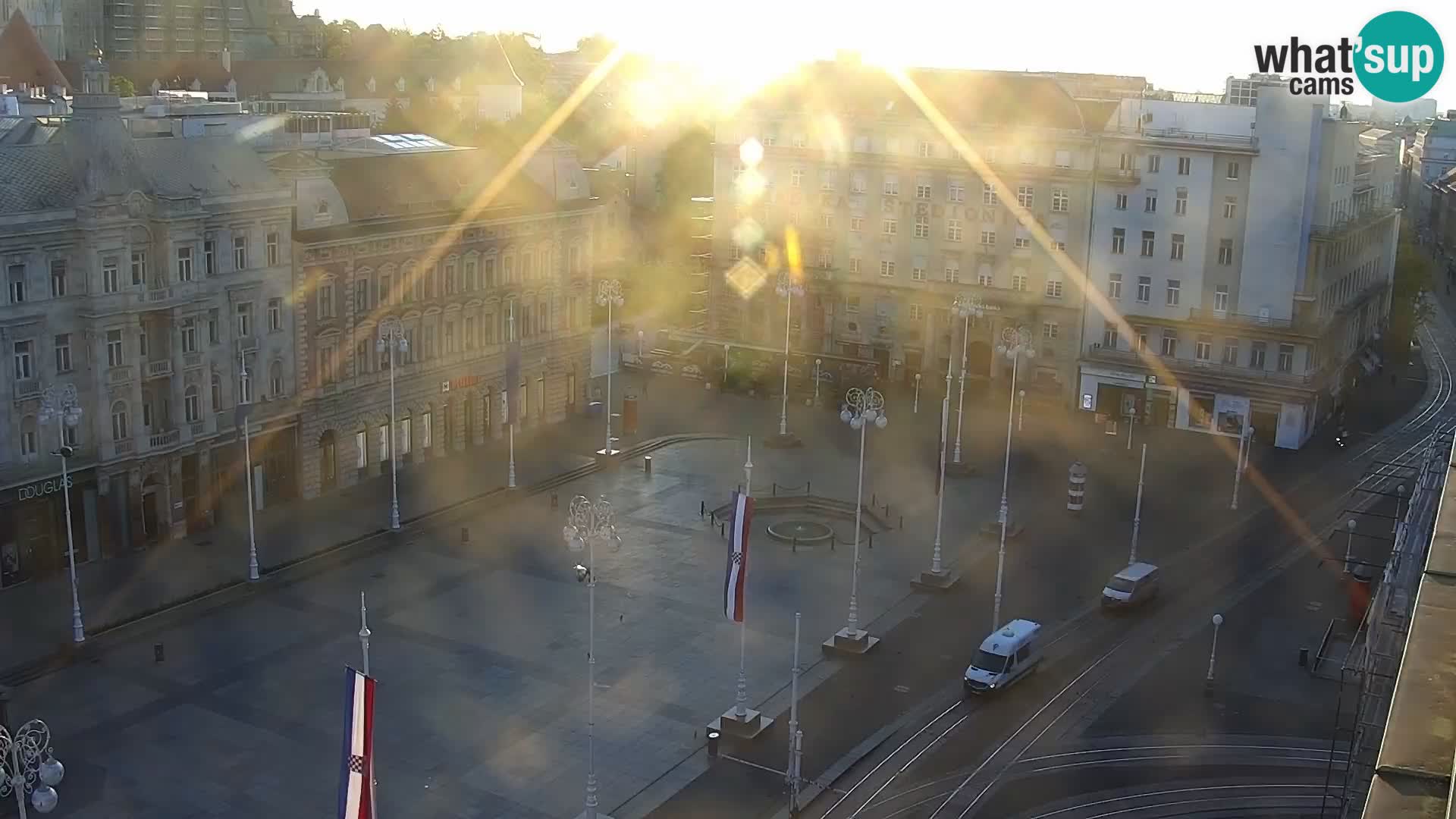 Trg Bana Jelačića v živo Zagreb – Hotel Dubrovnik