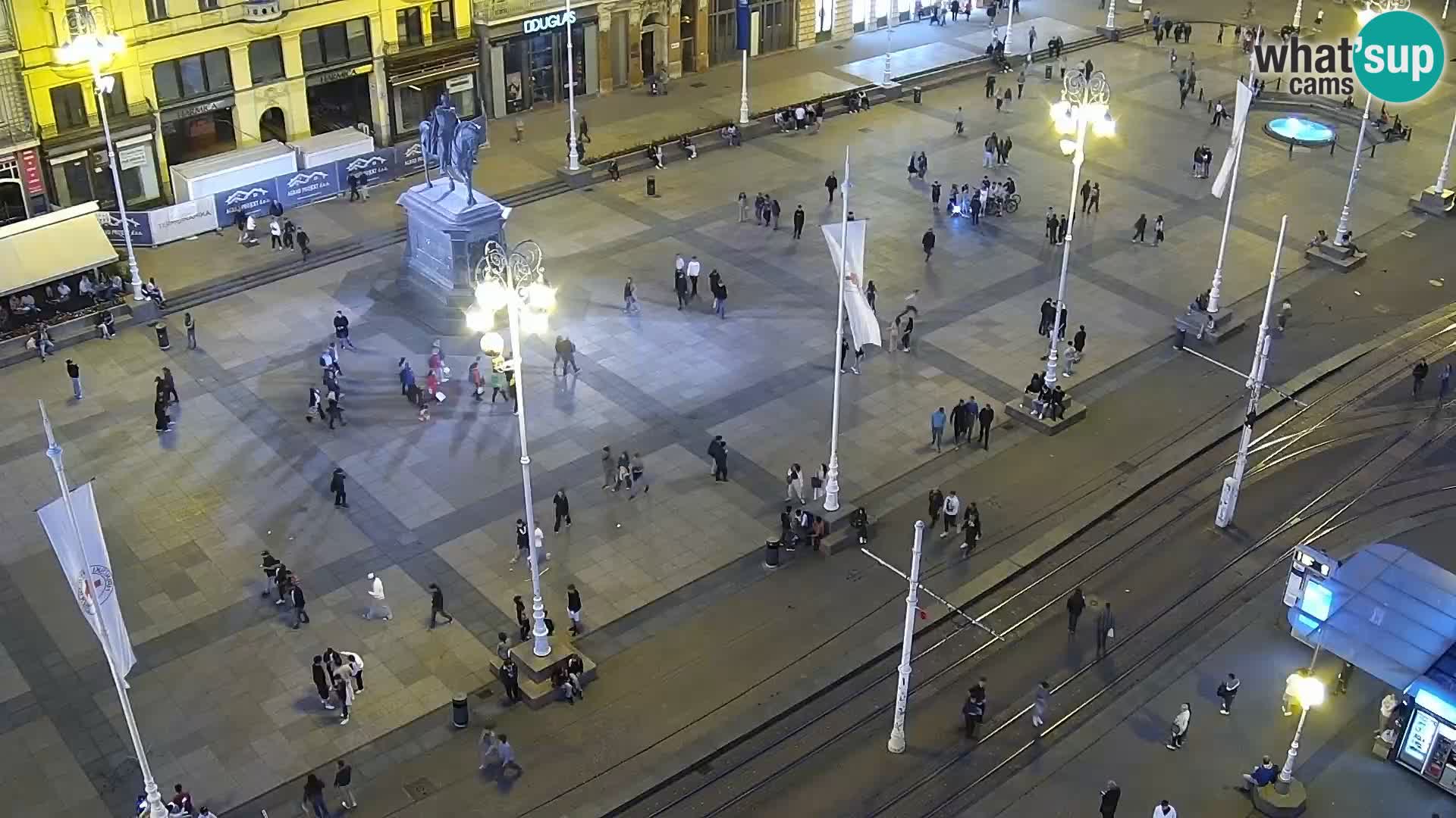 Trg Bana Jelačića v živo Zagreb – Hotel Dubrovnik