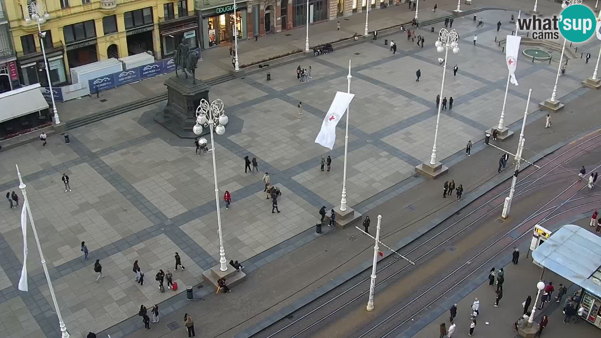 Trg Bana Jelačića v živo Zagreb – Hotel Dubrovnik