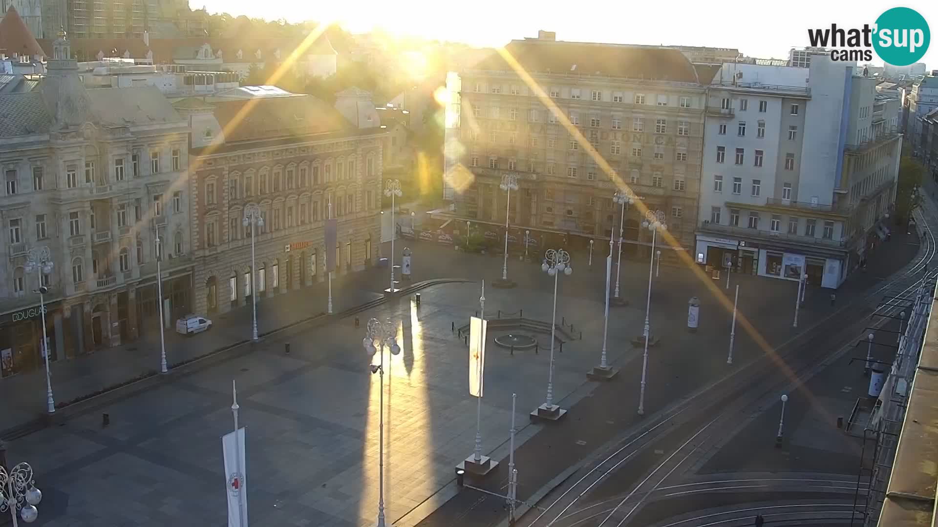 Trg Bana Jelačića web kamera Zagreb – Hotel Dubrovnik