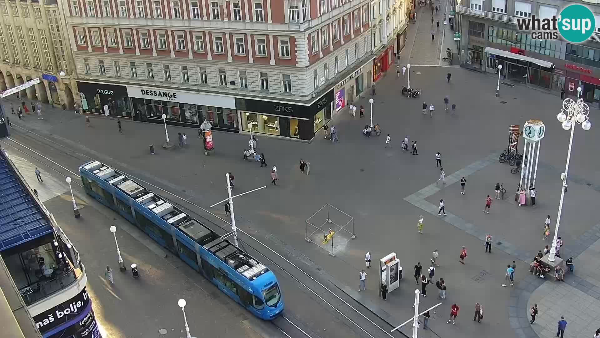Trg Bana Jelačića web kamera Zagreb – Hotel Dubrovnik