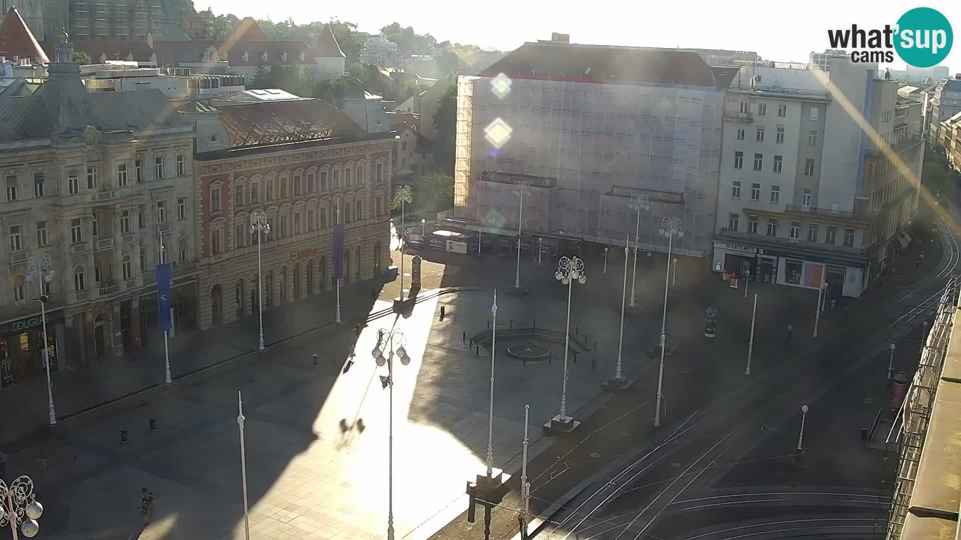 Trg Bana Jelačića v živo Zagreb – Hotel Dubrovnik