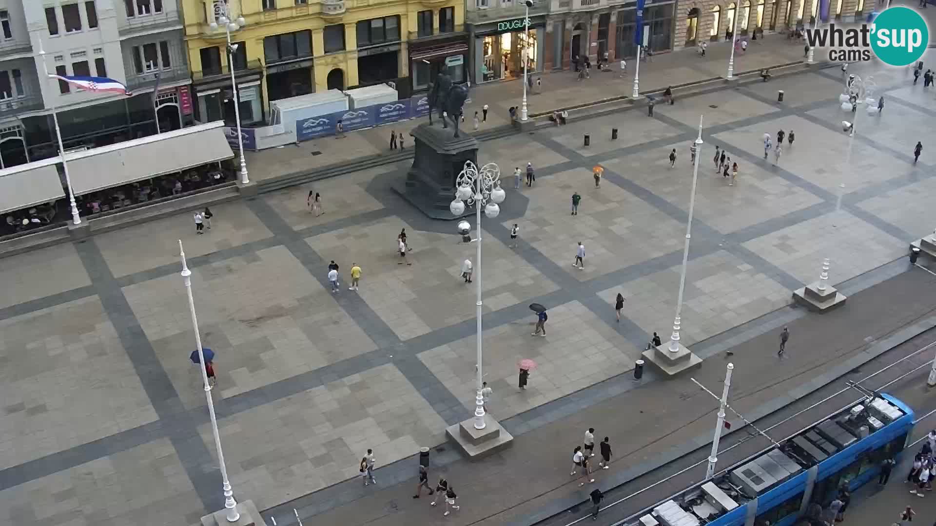 Trg Bana Jelačića v živo Zagreb – Hotel Dubrovnik