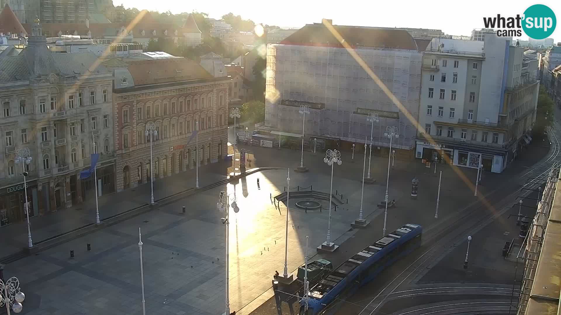 Trg Bana Jelačića v živo Zagreb – Hotel Dubrovnik