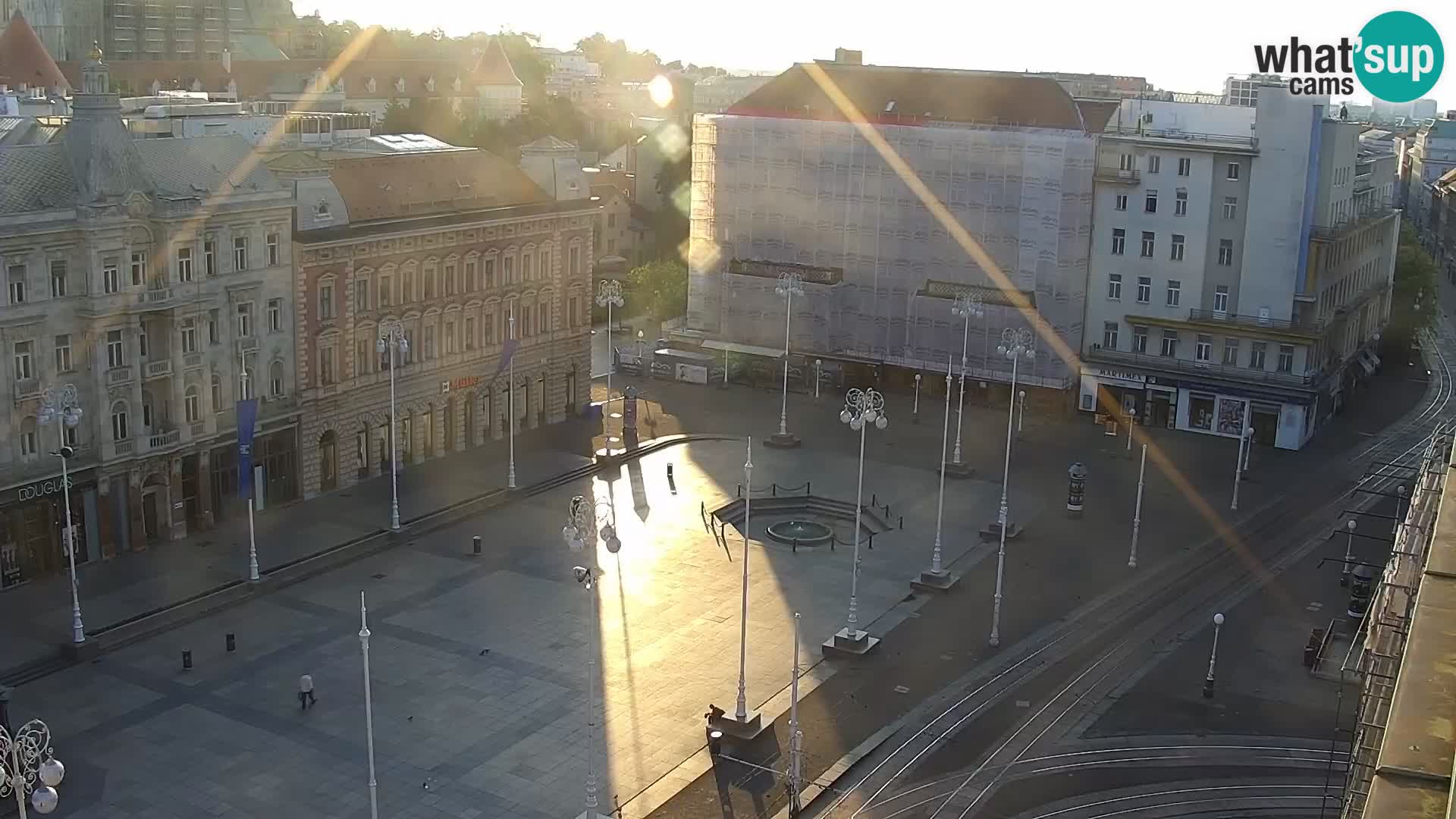 Trg Bana Jelačića v živo Zagreb – Hotel Dubrovnik