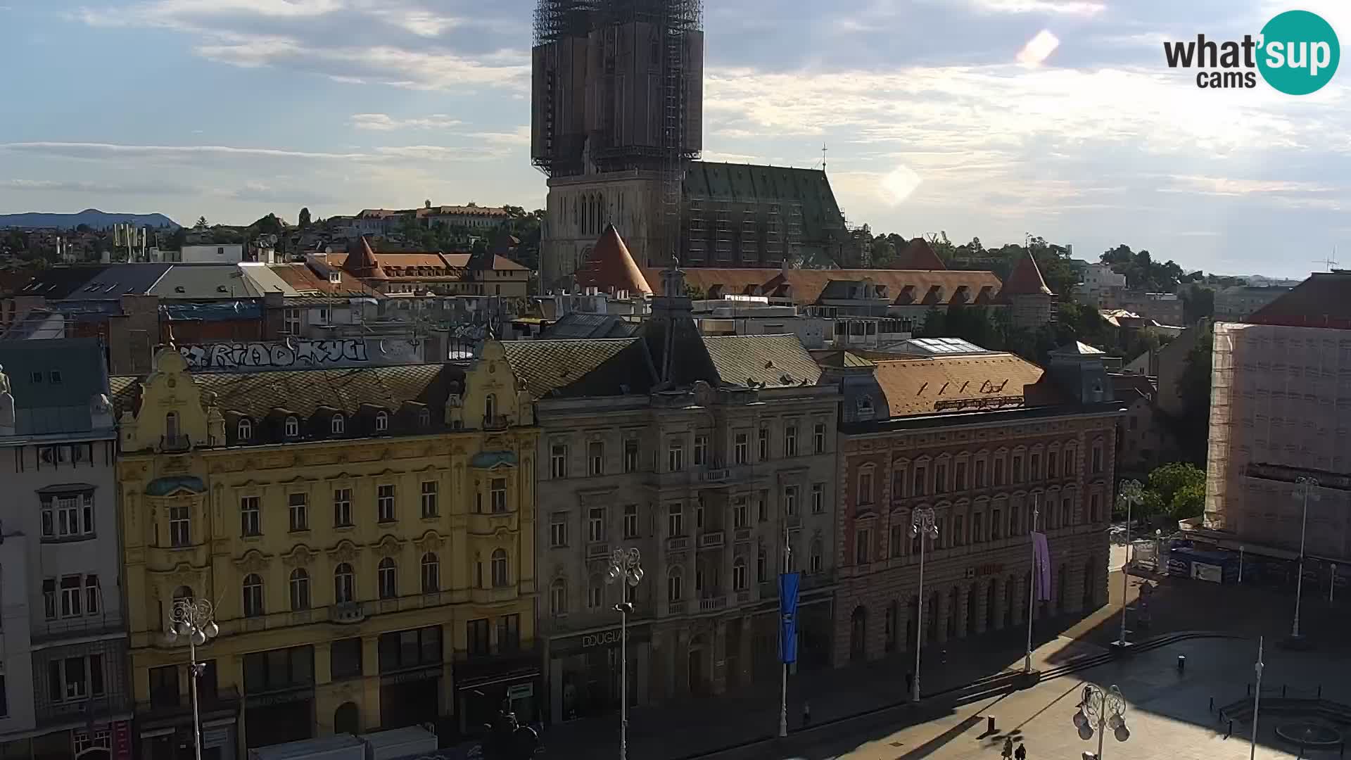 Trg Bana Jelačića v živo Zagreb – Hotel Dubrovnik