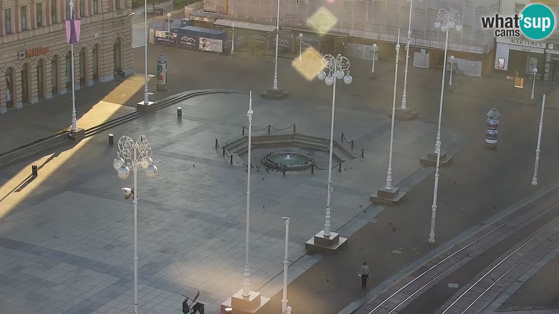 Trg Bana Jelačića web kamera Zagreb – Hotel Dubrovnik