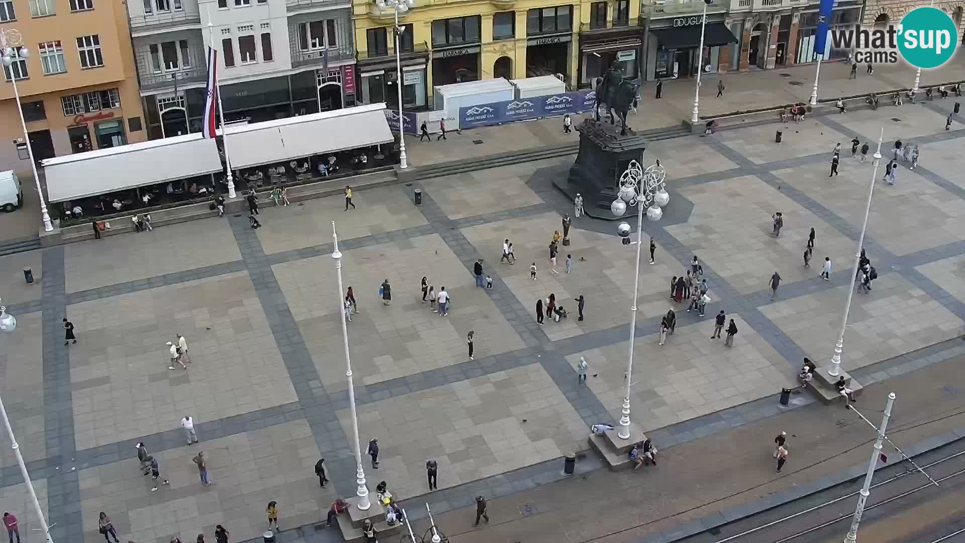 Trg Bana Jelačića v živo Zagreb – Hotel Dubrovnik