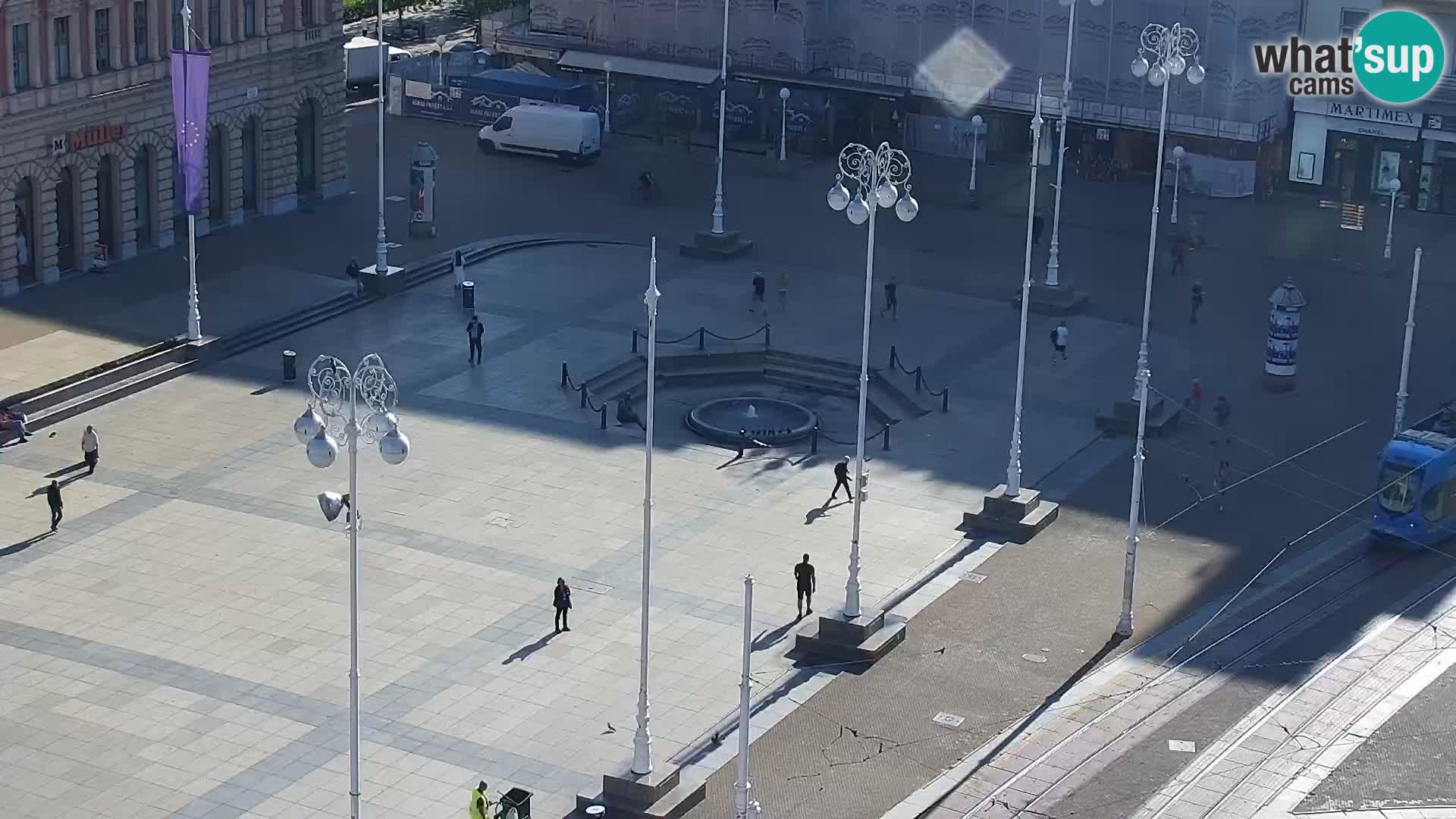 Trg Bana Jelačića v živo Zagreb – Hotel Dubrovnik