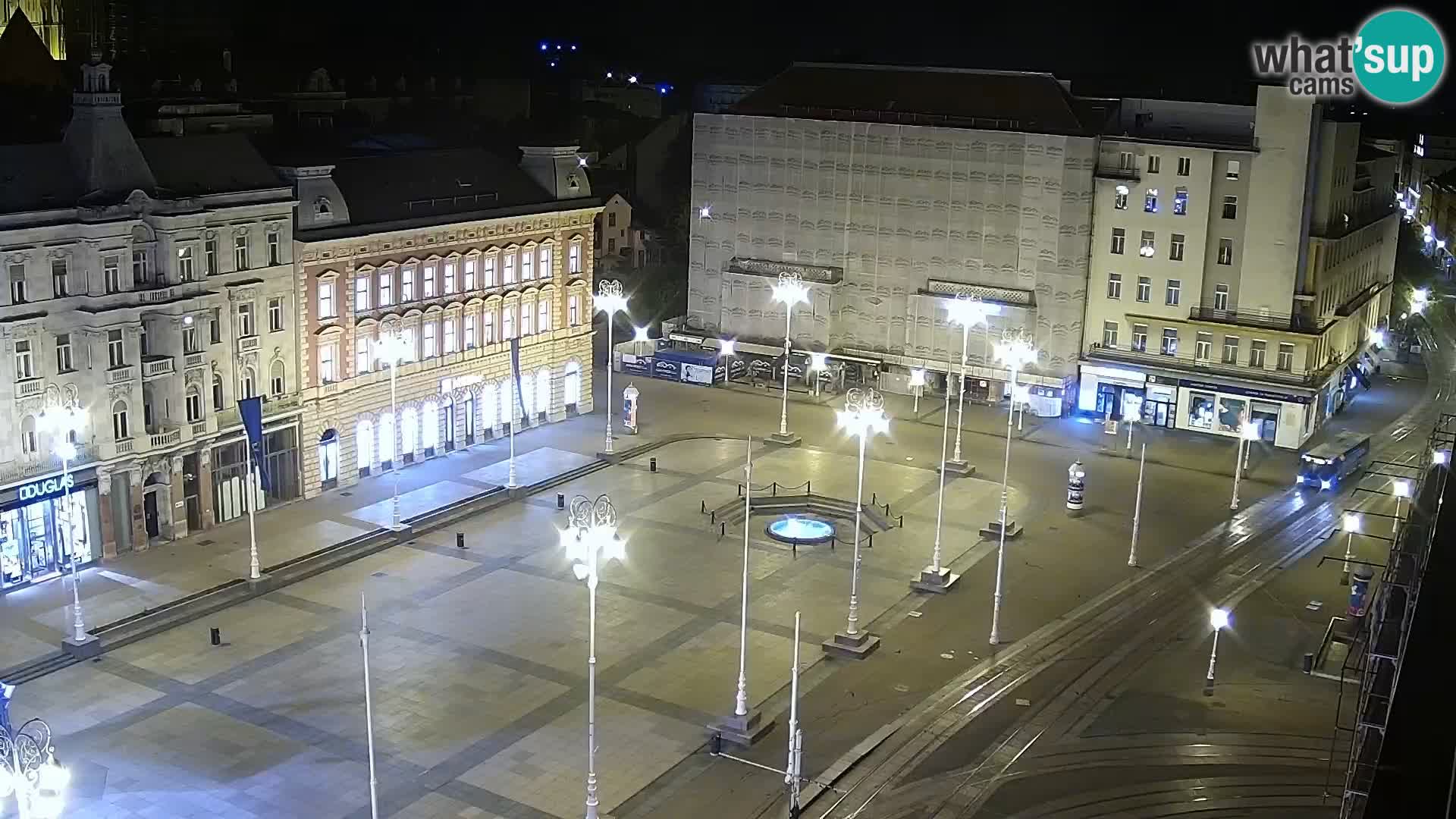 Trg Bana Jelačića web kamera Zagreb – Hotel Dubrovnik