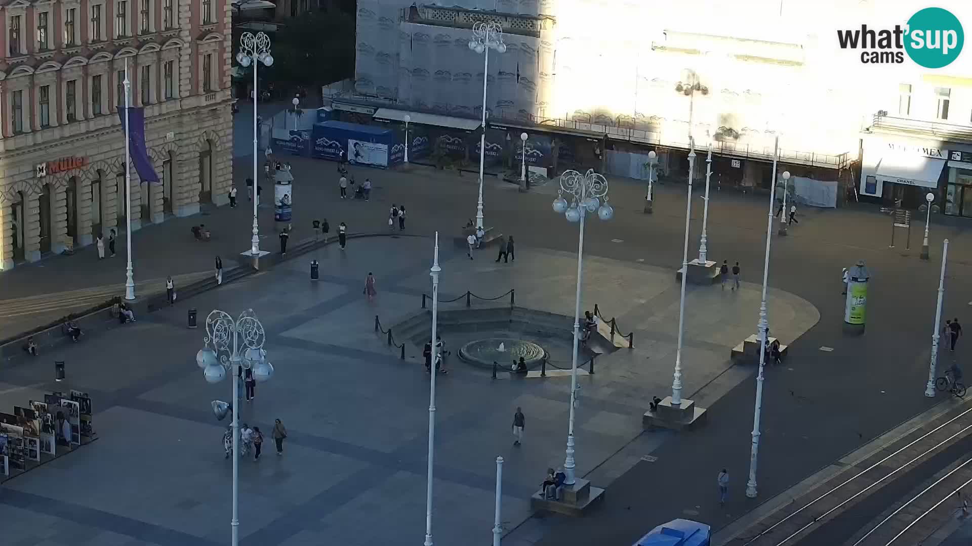 Trg Bana Jelačića web kamera Zagreb – Hotel Dubrovnik
