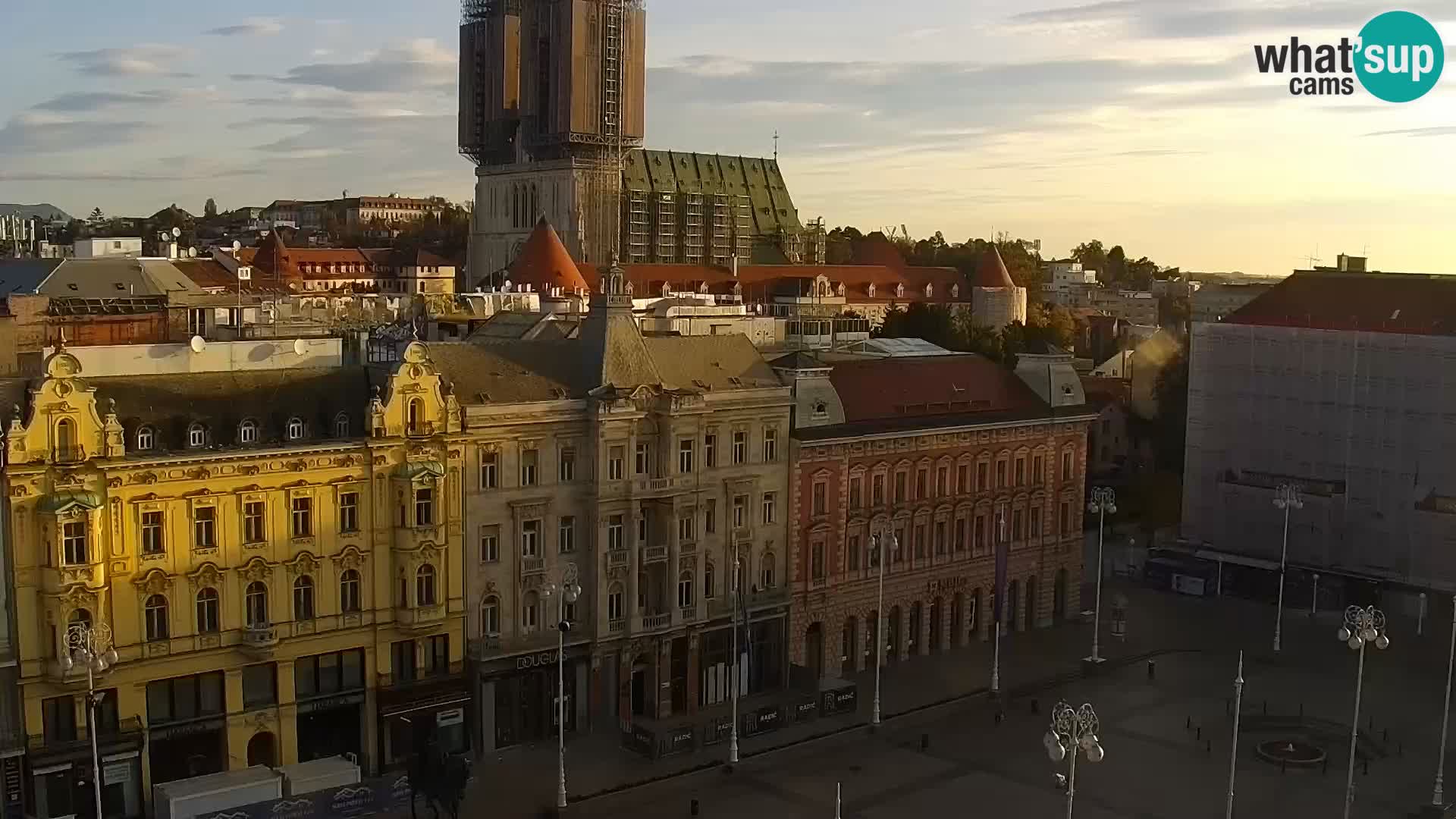 Trg Bana Jelačića v živo Zagreb – Hotel Dubrovnik
