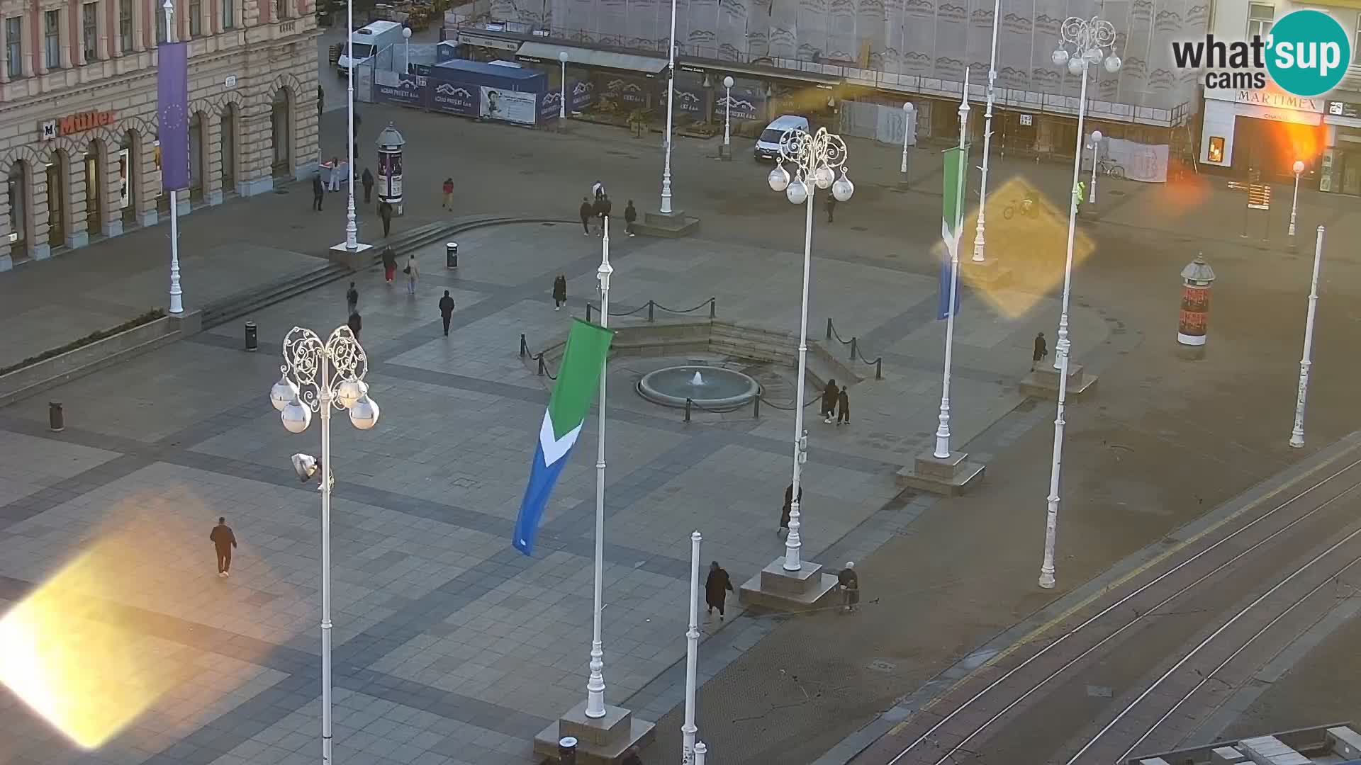 Trg Bana Jelačića v živo Zagreb – Hotel Dubrovnik