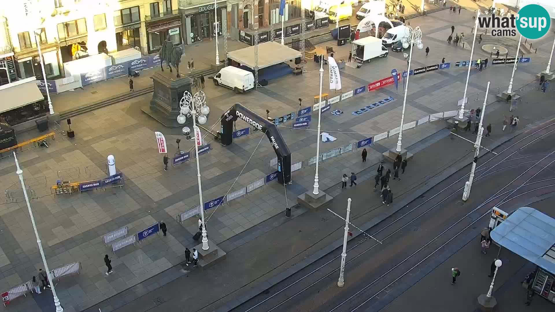 Trg Bana Jelačića web kamera Zagreb – Hotel Dubrovnik