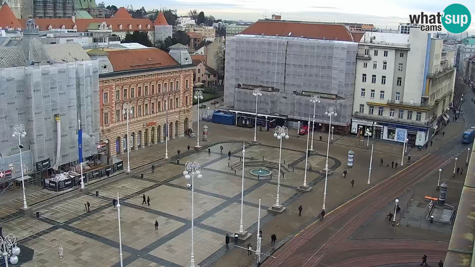 Trg Bana Jelačića v živo Zagreb – Hotel Dubrovnik