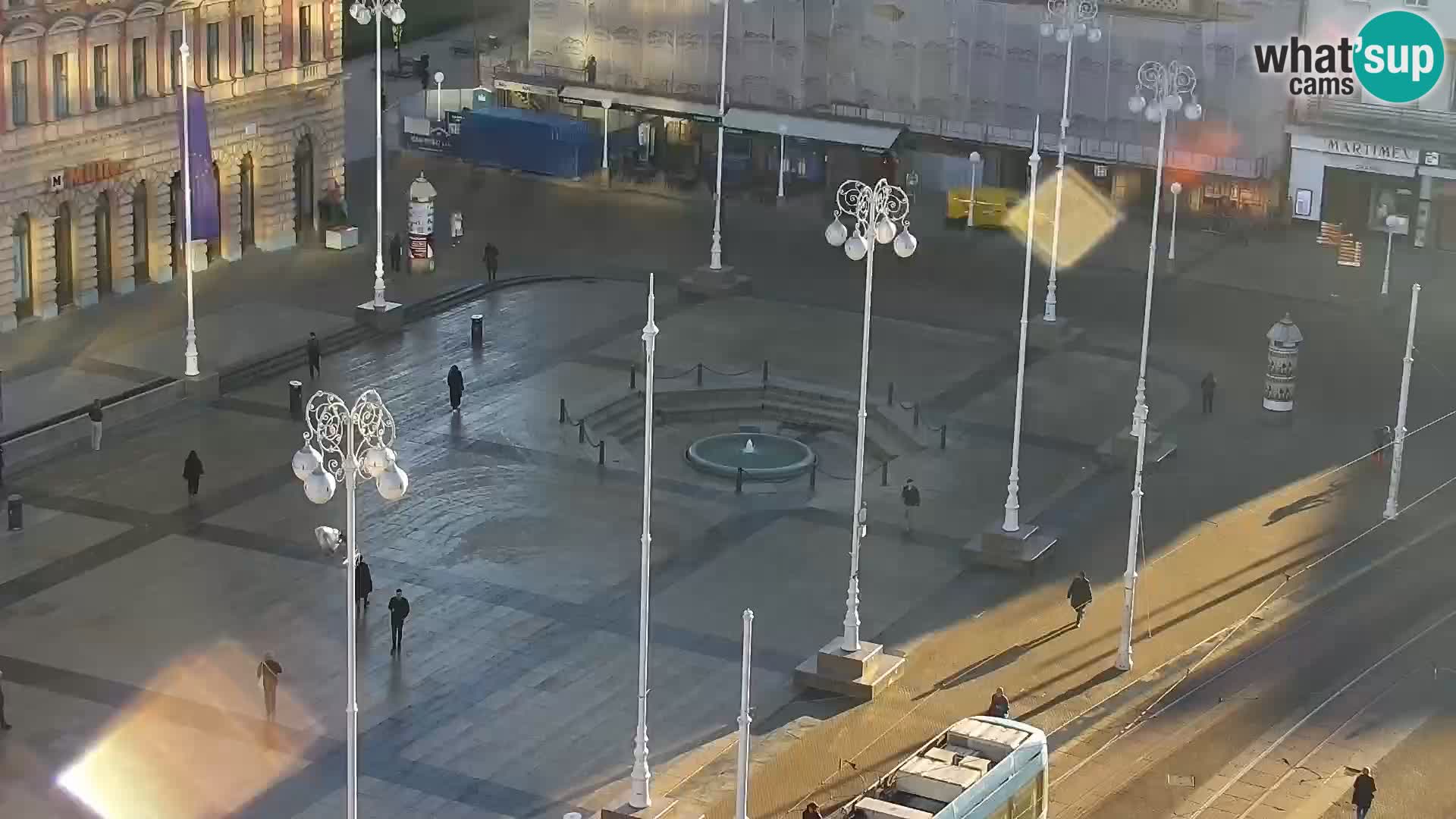 Trg Bana Jelačića v živo Zagreb – Hotel Dubrovnik