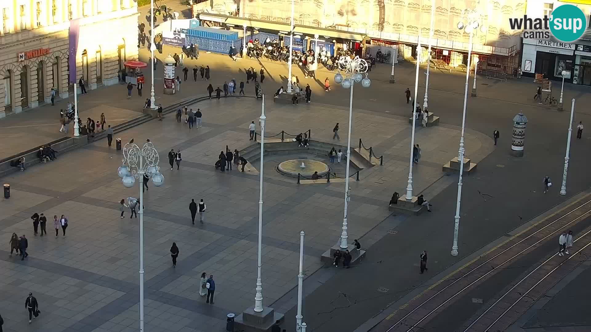 Trg Bana Jelačića v živo Zagreb – Hotel Dubrovnik
