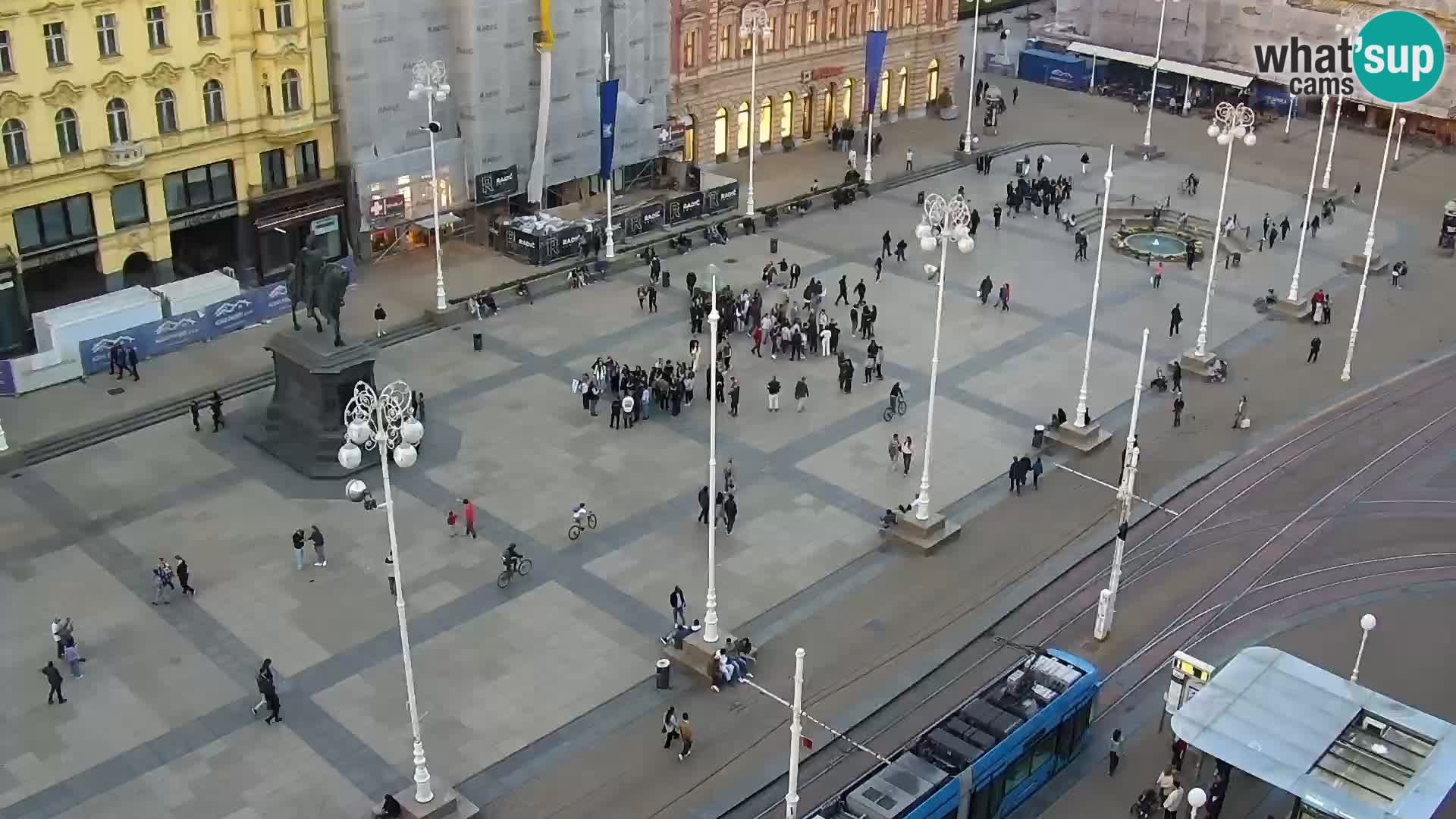 Trg Bana Jelačića v živo Zagreb – Hotel Dubrovnik