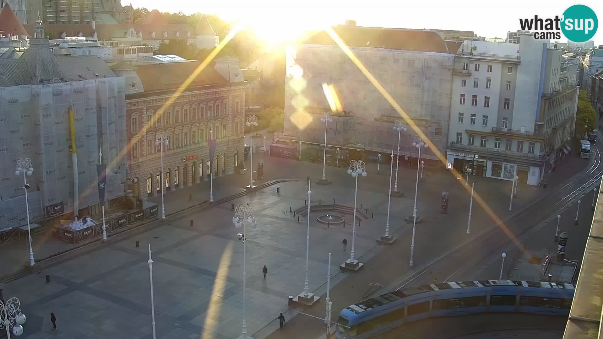 Trg Bana Jelačića v živo Zagreb – Hotel Dubrovnik
