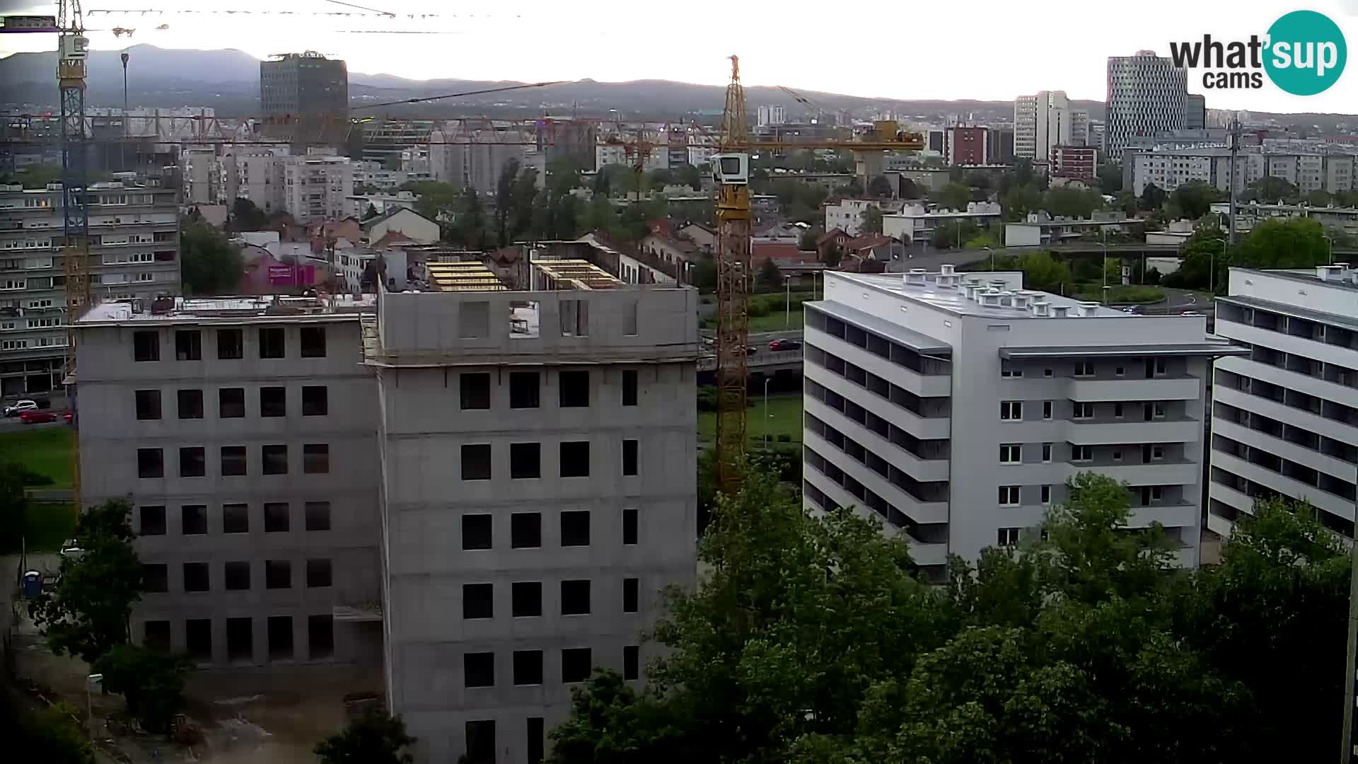 Rotonda en vivo que cruza Slavonska y Marin Držić Avenue en Zagreb webcam