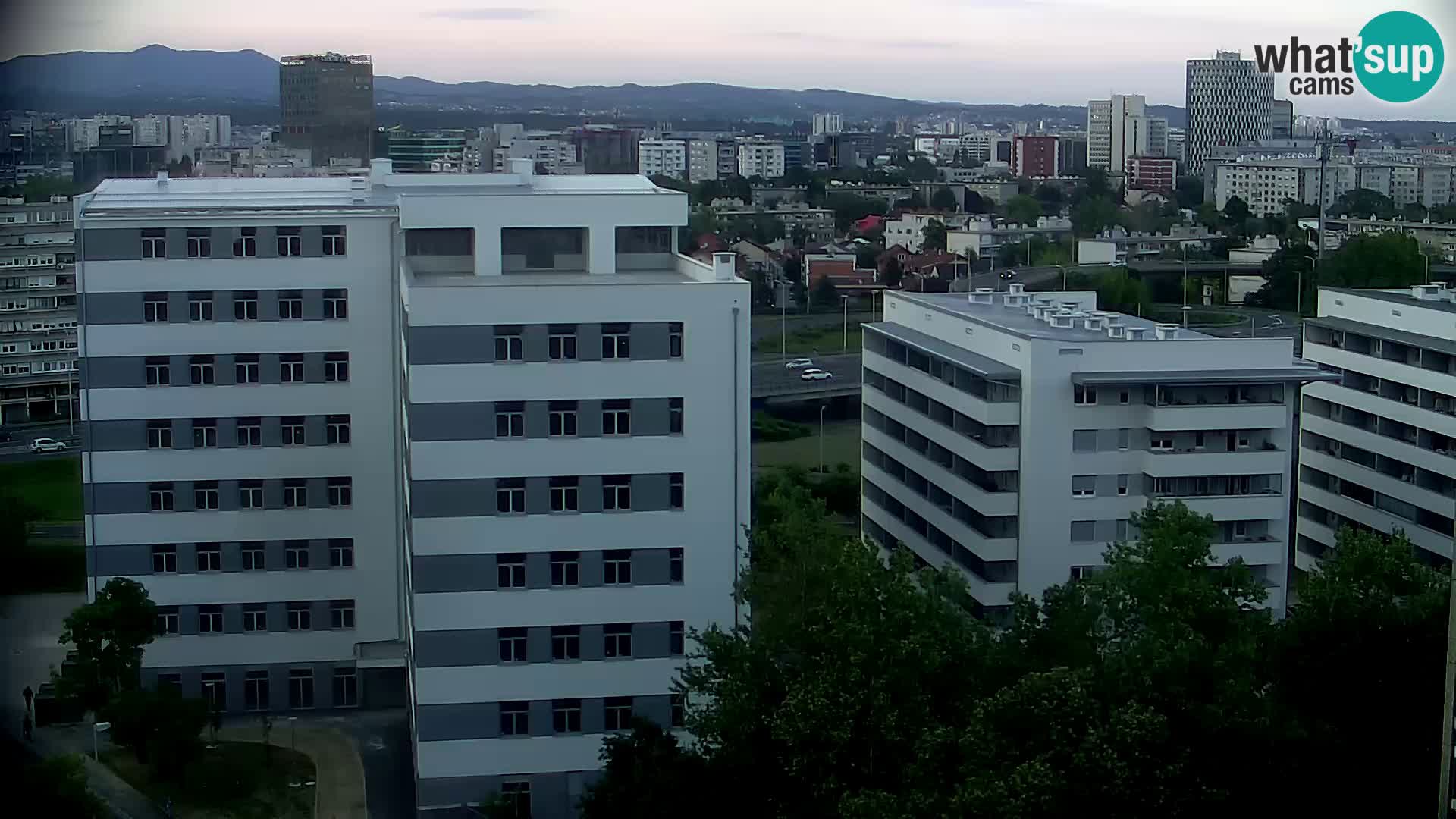 Rotonda en vivo que cruza Slavonska y Marin Držić Avenue en Zagreb webcam