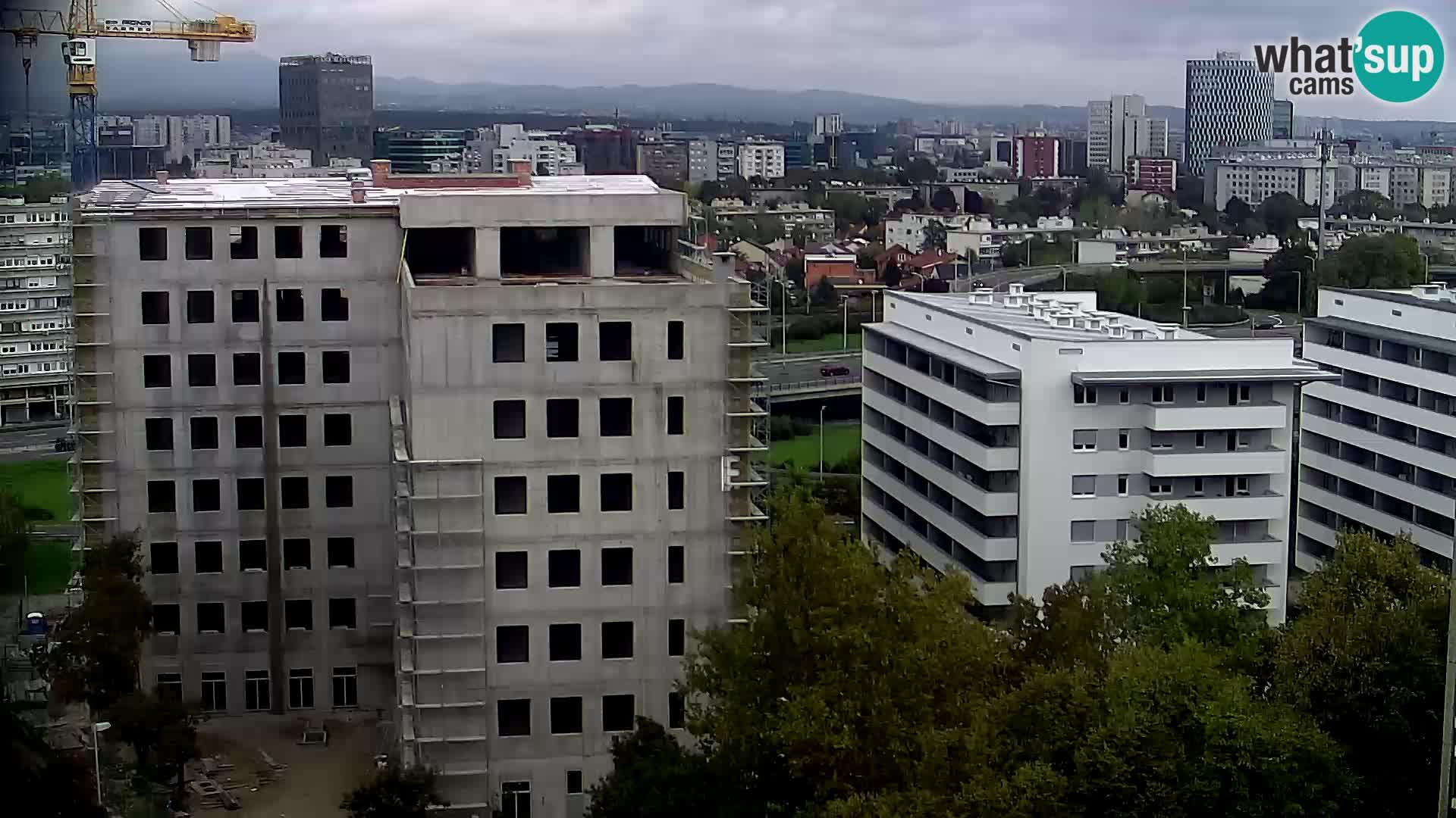 Rotonda en vivo que cruza Slavonska y Marin Držić Avenue en Zagreb webcam