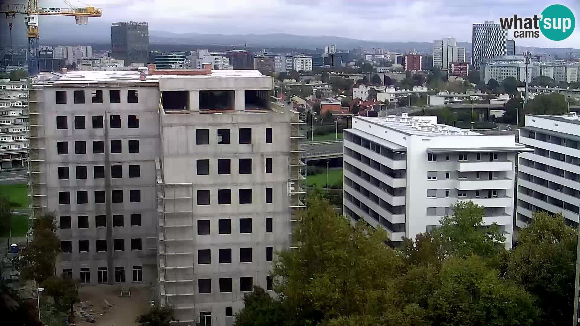 Rotonda en vivo que cruza Slavonska y Marin Držić Avenue en Zagreb webcam