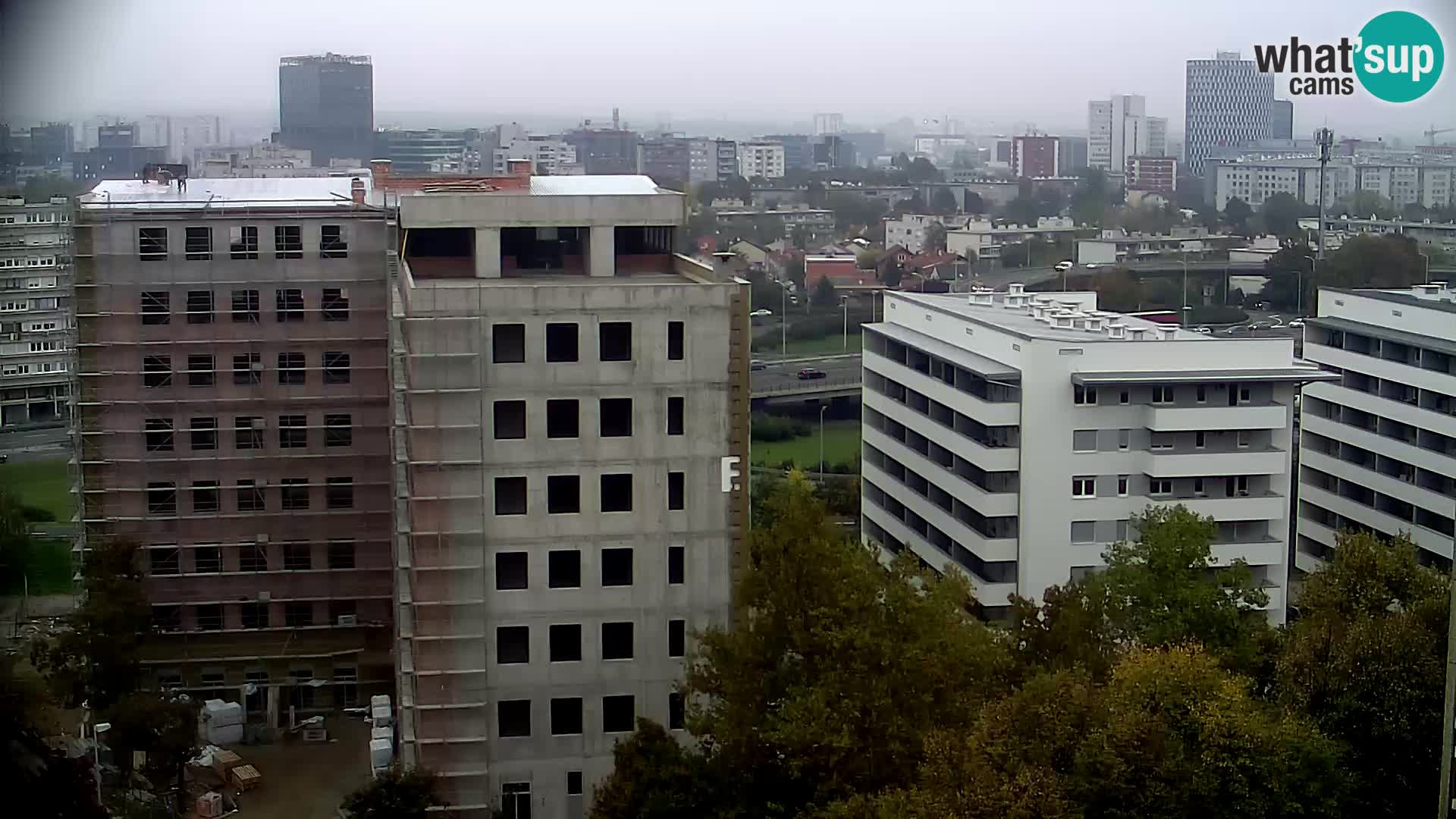 Rotonda en vivo que cruza Slavonska y Marin Držić Avenue en Zagreb webcam