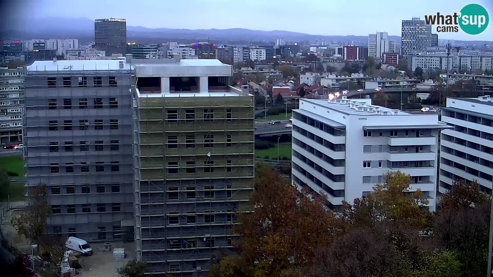 Rotonda en vivo que cruza Slavonska y Marin Držić Avenue en Zagreb webcam