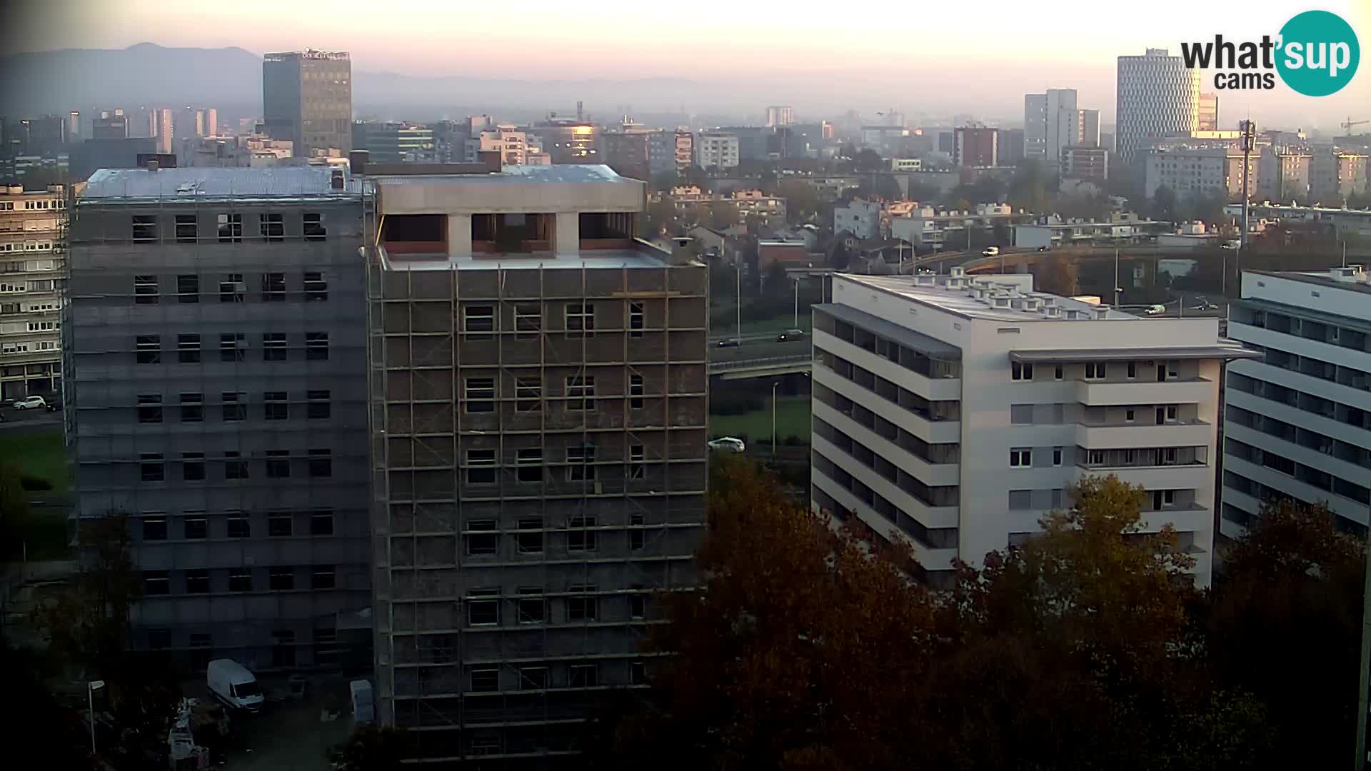 Rotonda en vivo que cruza Slavonska y Marin Držić Avenue en Zagreb webcam