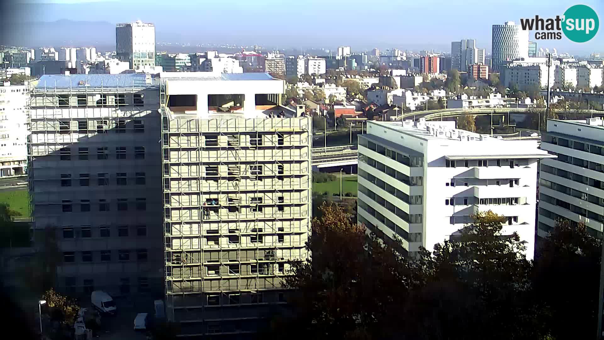 Rotonda en vivo que cruza Slavonska y Marin Držić Avenue en Zagreb webcam