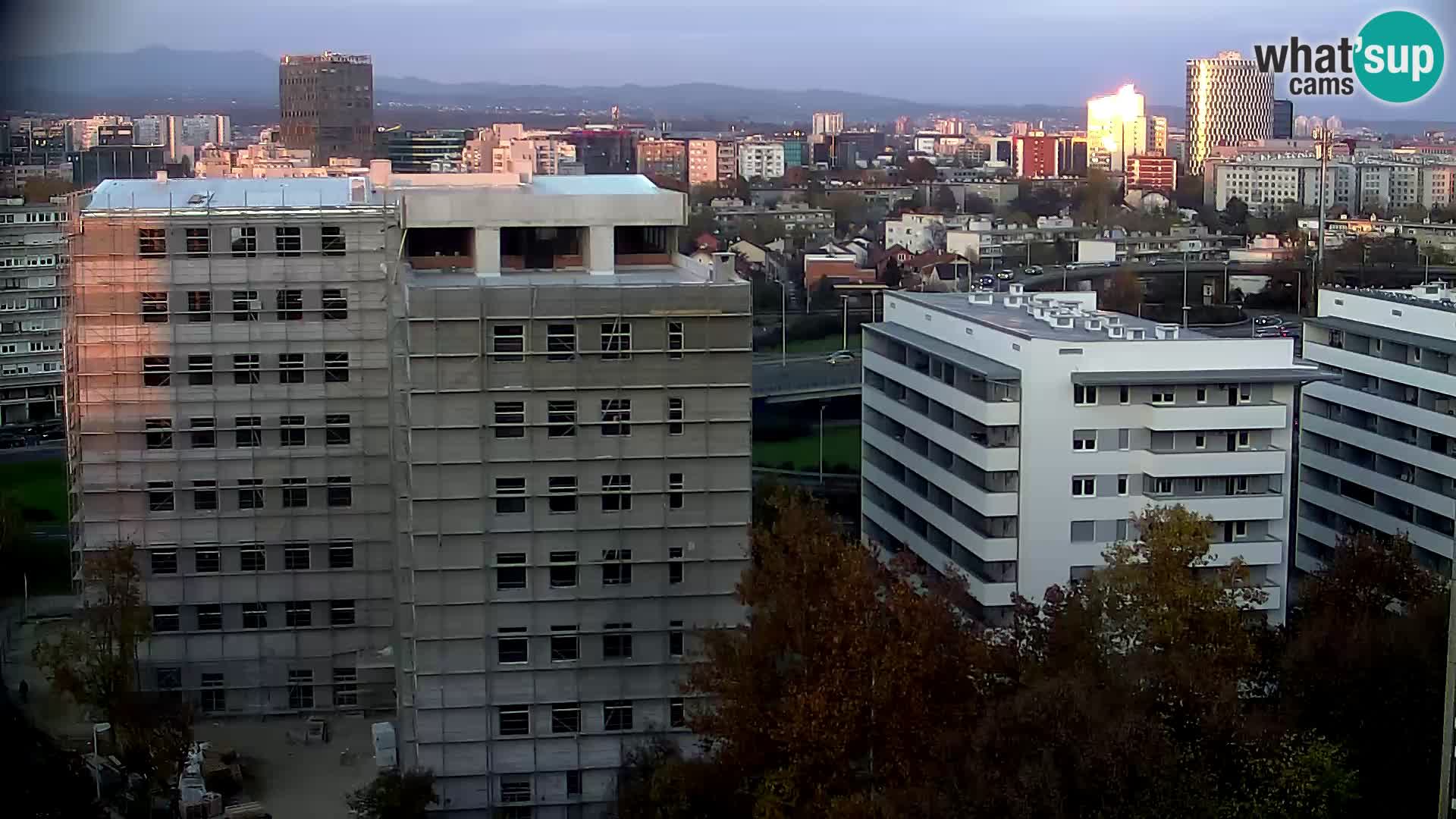 Live-Kreisverkehr Slavonska und Marin Držić Avenue zur Zagreb Webcam