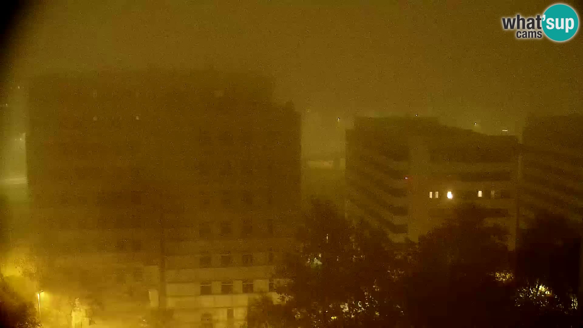 Rotonda en vivo que cruza Slavonska y Marin Držić Avenue en Zagreb webcam