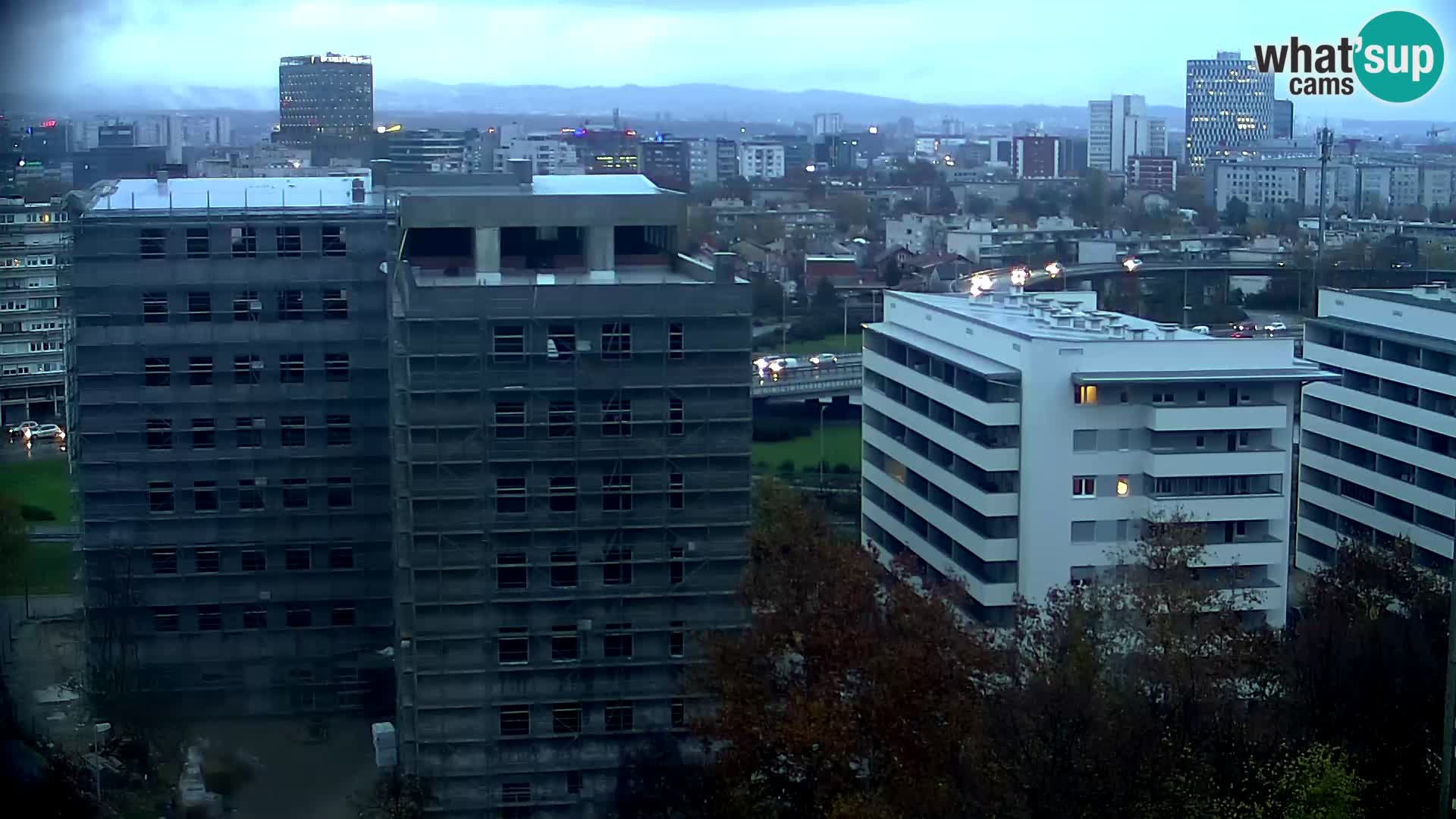 Rotonda en vivo que cruza Slavonska y Marin Držić Avenue en Zagreb webcam