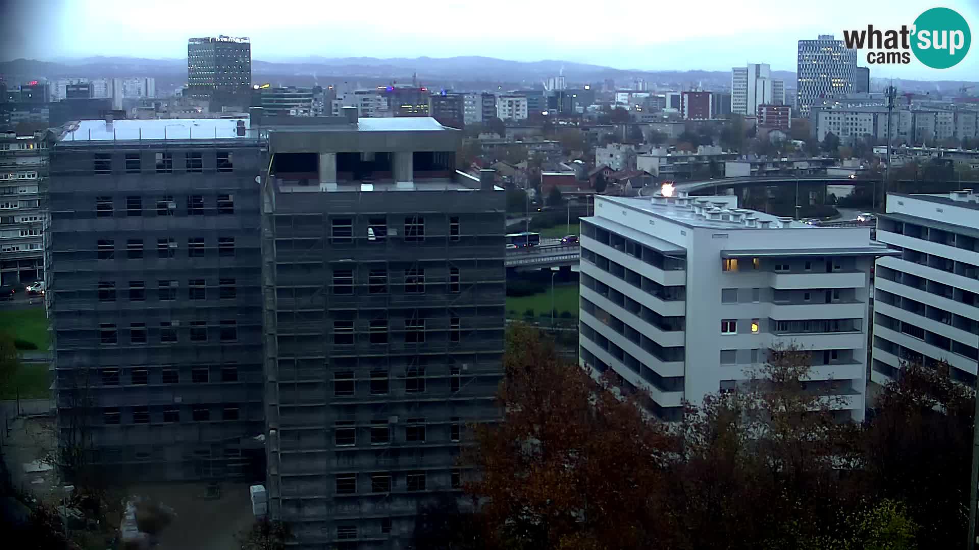 Rotonda en vivo que cruza Slavonska y Marin Držić Avenue en Zagreb webcam