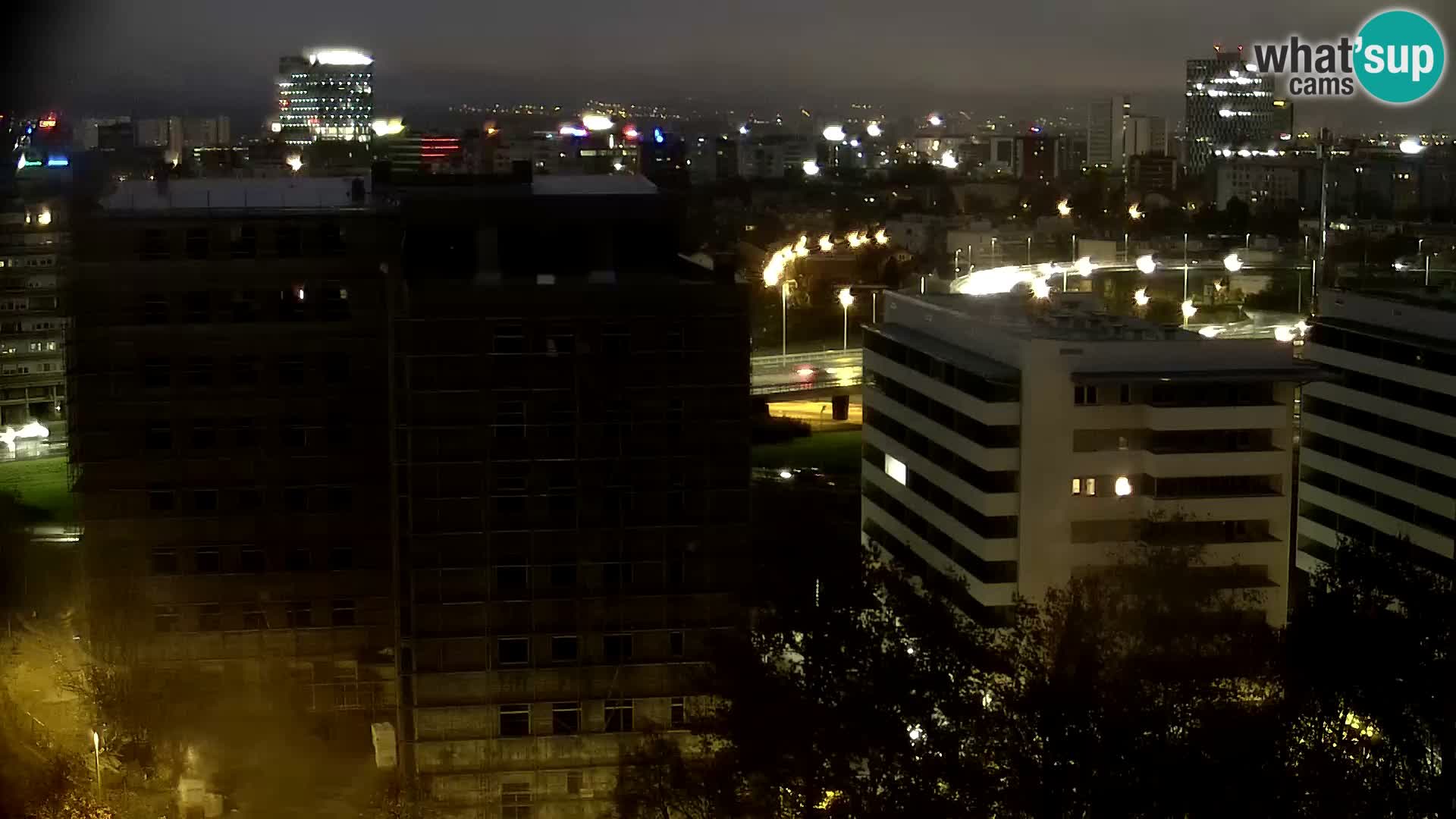 Rotonda en vivo que cruza Slavonska y Marin Držić Avenue en Zagreb webcam