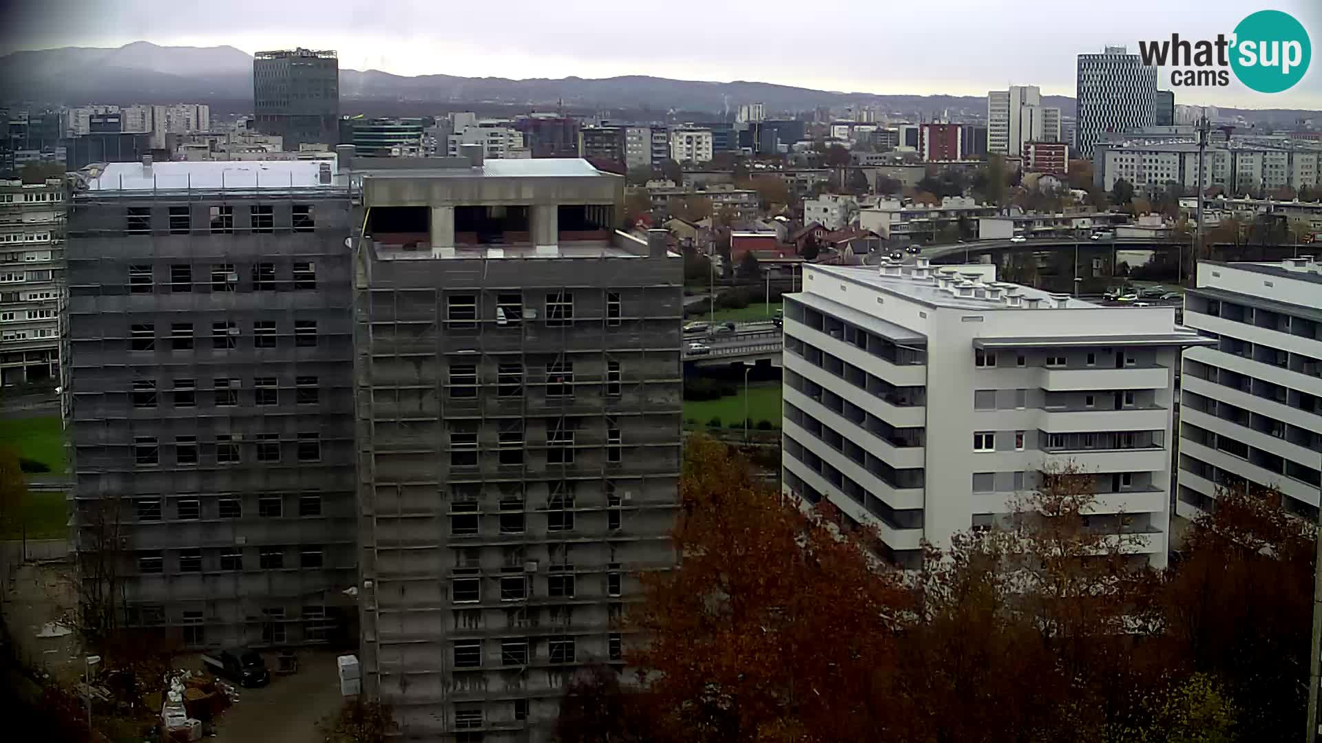 Rotonda en vivo que cruza Slavonska y Marin Držić Avenue en Zagreb webcam