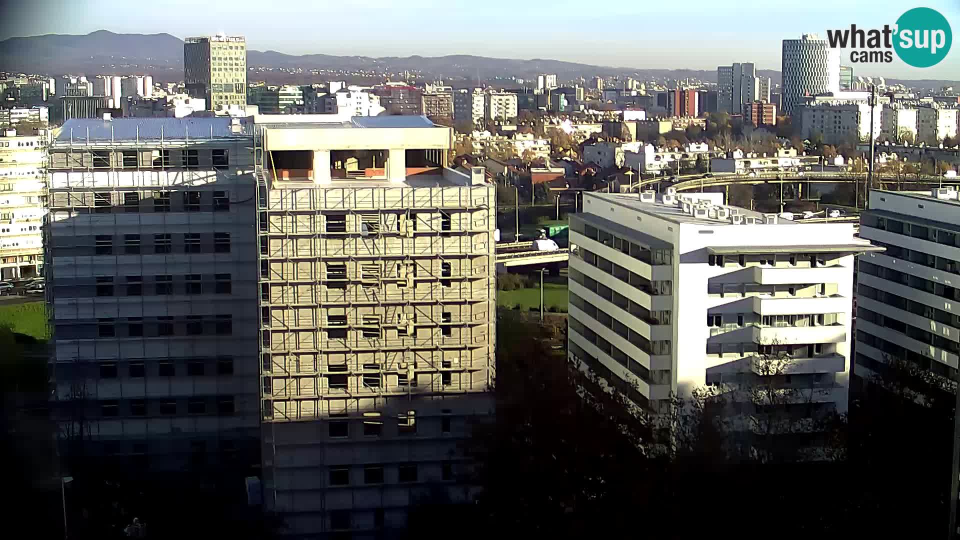 Rotonda en vivo que cruza Slavonska y Marin Držić Avenue en Zagreb webcam