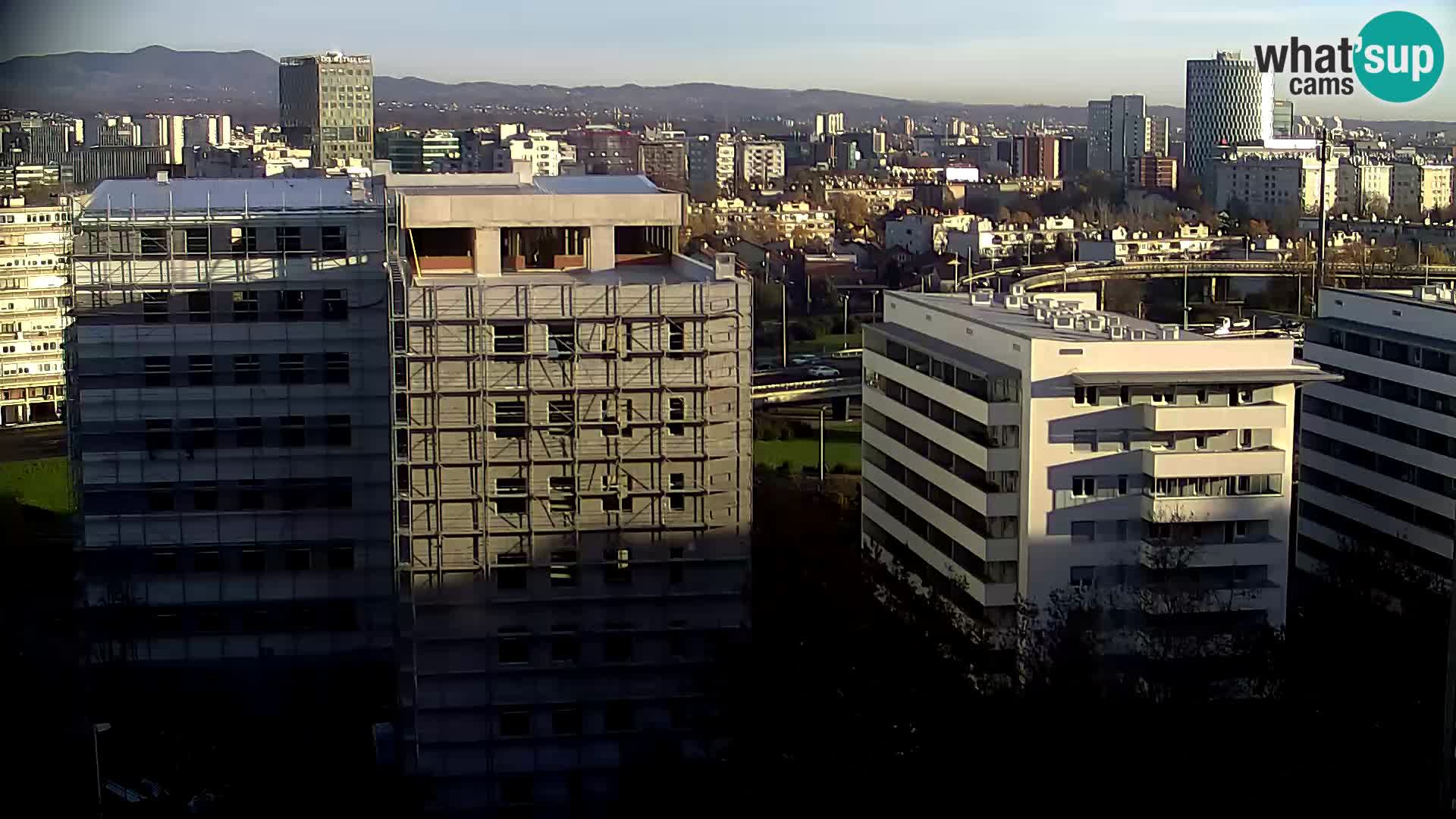 Rotonda en vivo que cruza Slavonska y Marin Držić Avenue en Zagreb webcam