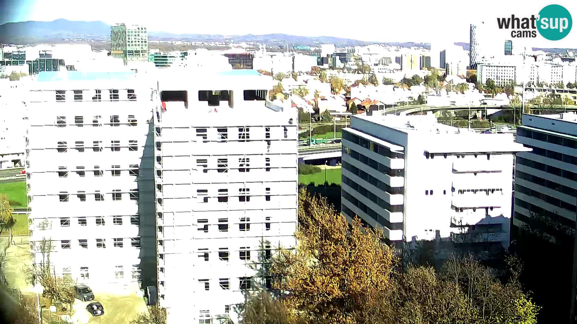 Rotonda en vivo que cruza Slavonska y Marin Držić Avenue en Zagreb webcam