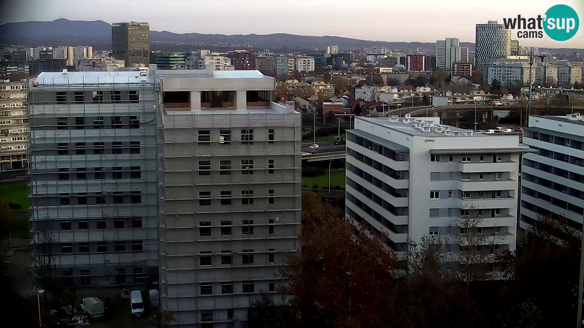 Rotonda en vivo que cruza Slavonska y Marin Držić Avenue en Zagreb webcam