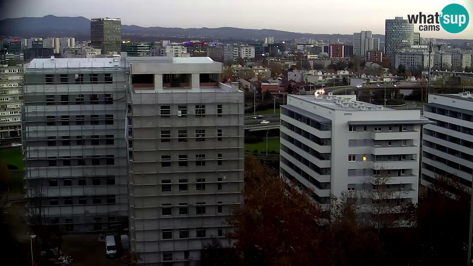 Rotonda en vivo que cruza Slavonska y Marin Držić Avenue en Zagreb webcam